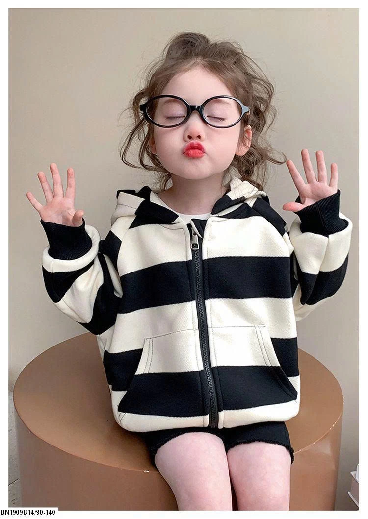 HOODIE THỎ NÂU KẺ NGANG ĐEN TRẮNG