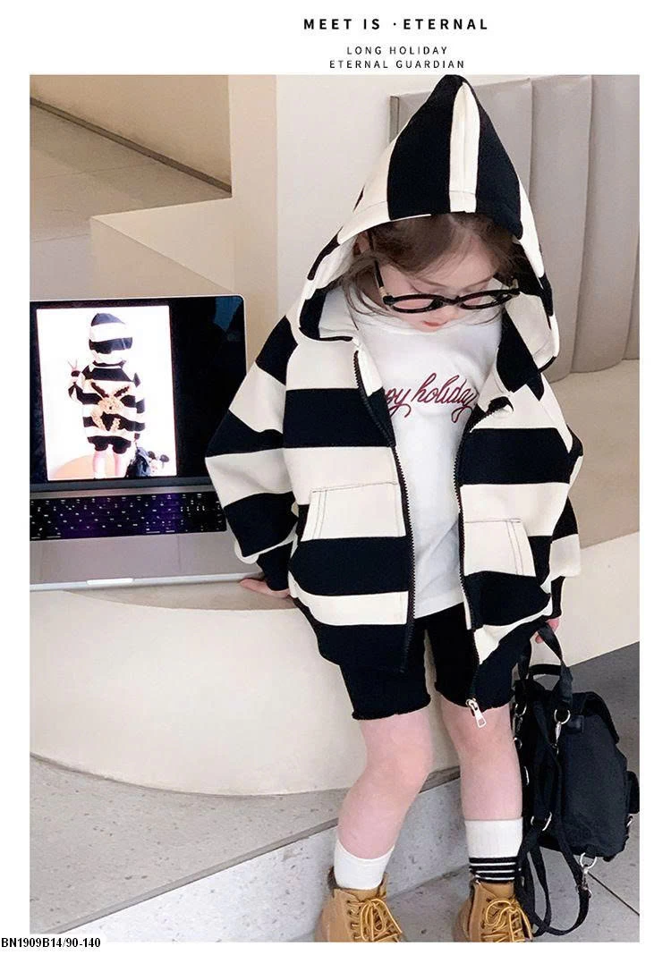 HOODIE THỎ NÂU KẺ NGANG ĐEN TRẮNG