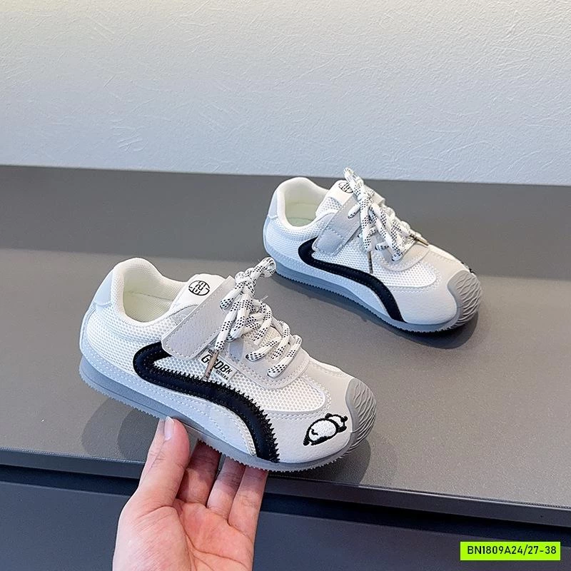 GIÀY THỂ THAO PHỐI MÀU THÊU HÌNH