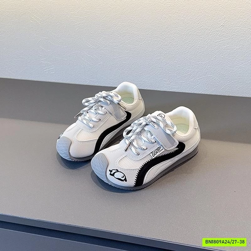 GIÀY THỂ THAO PHỐI MÀU THÊU HÌNH