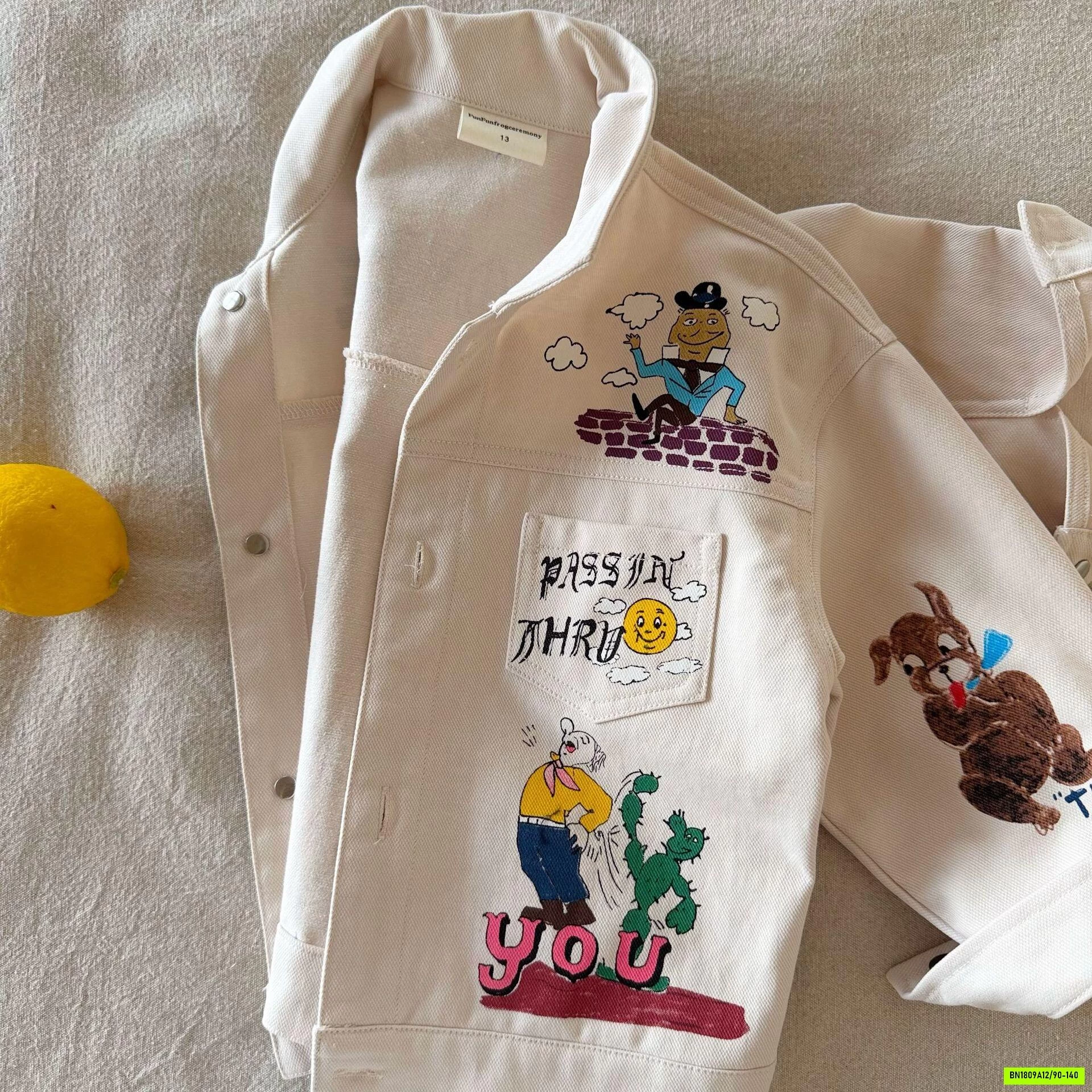 KHOÁC JEANS TRẮNG IN HÌNH MMGGBABY