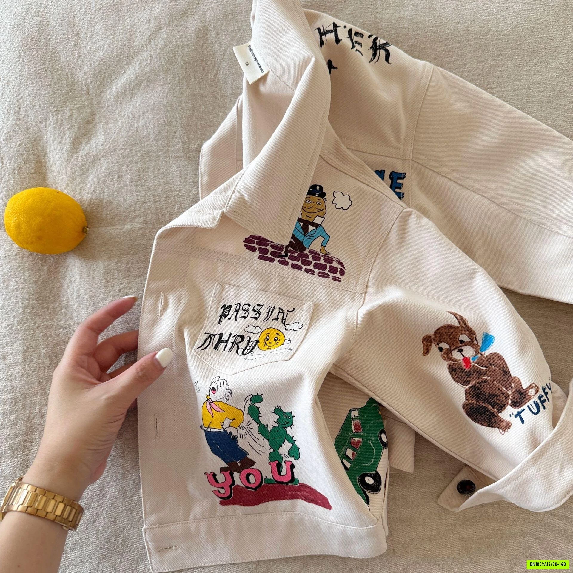KHOÁC JEANS TRẮNG IN HÌNH MMGGBABY