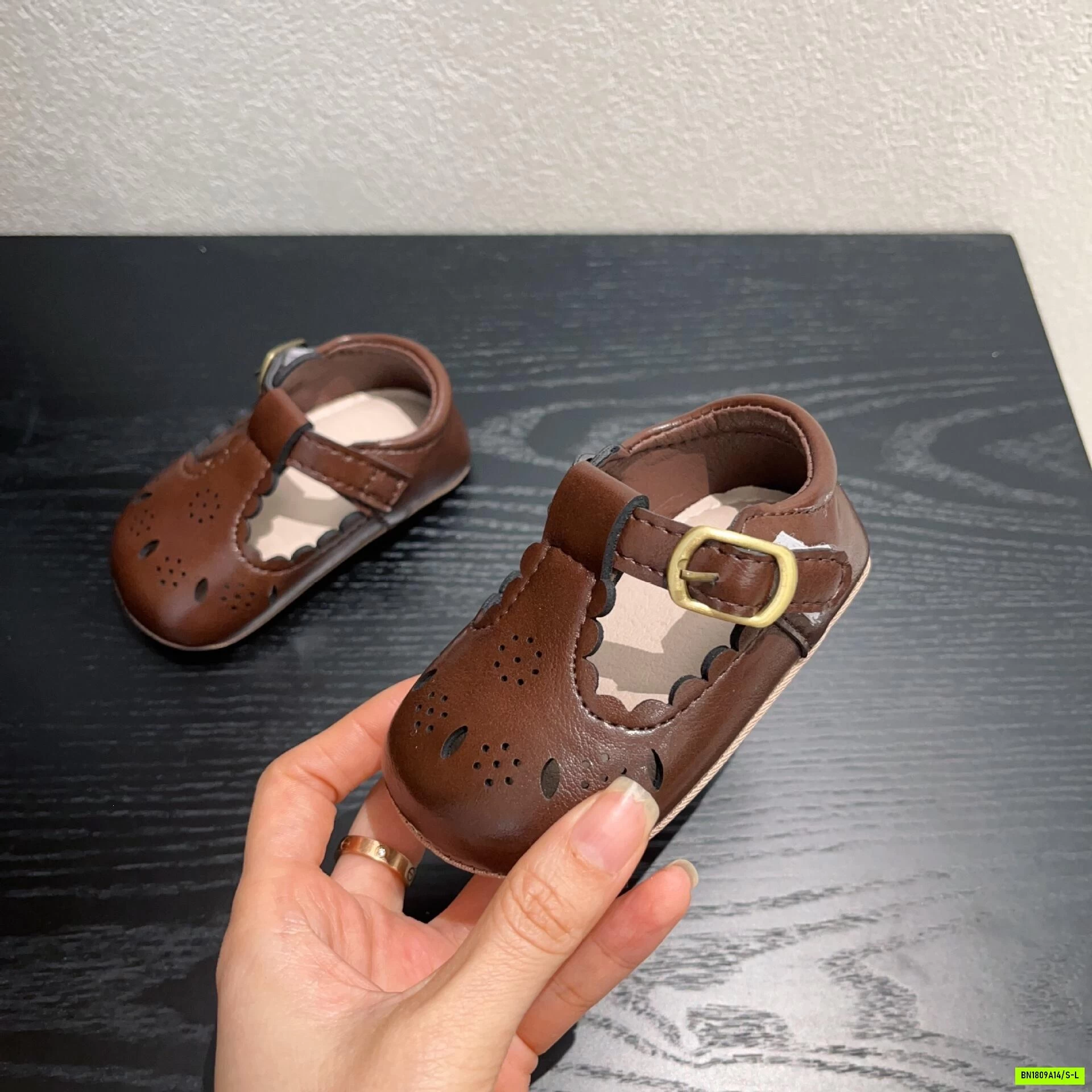 GIÀY TẬP ĐI VINTAGE