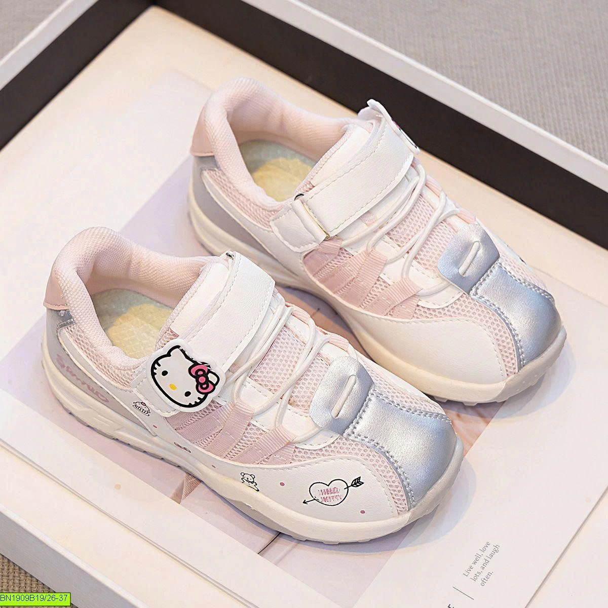 GIÀY THỂ THAO HELLO KITTY XINH XẮN CHO BÉ GÁI