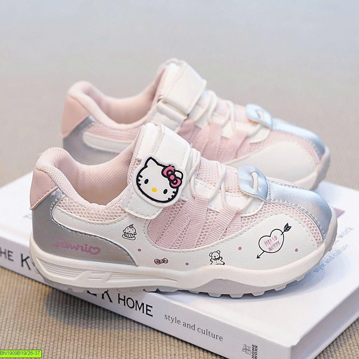GIÀY THỂ THAO HELLO KITTY XINH XẮN CHO BÉ GÁI