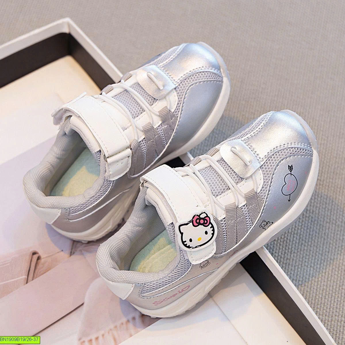 GIÀY THỂ THAO HELLO KITTY XINH XẮN CHO BÉ GÁI