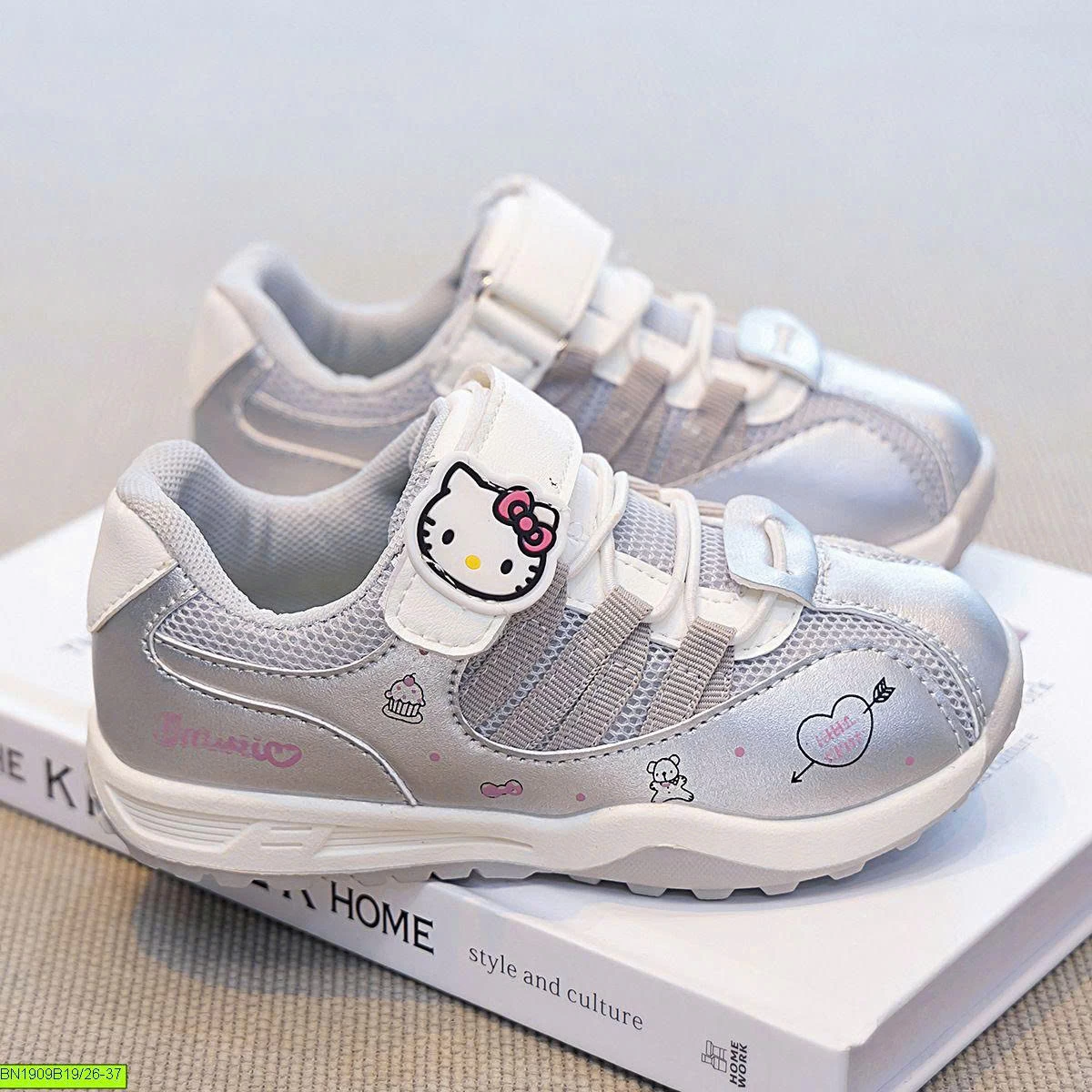 GIÀY THỂ THAO HELLO KITTY XINH XẮN CHO BÉ GÁI