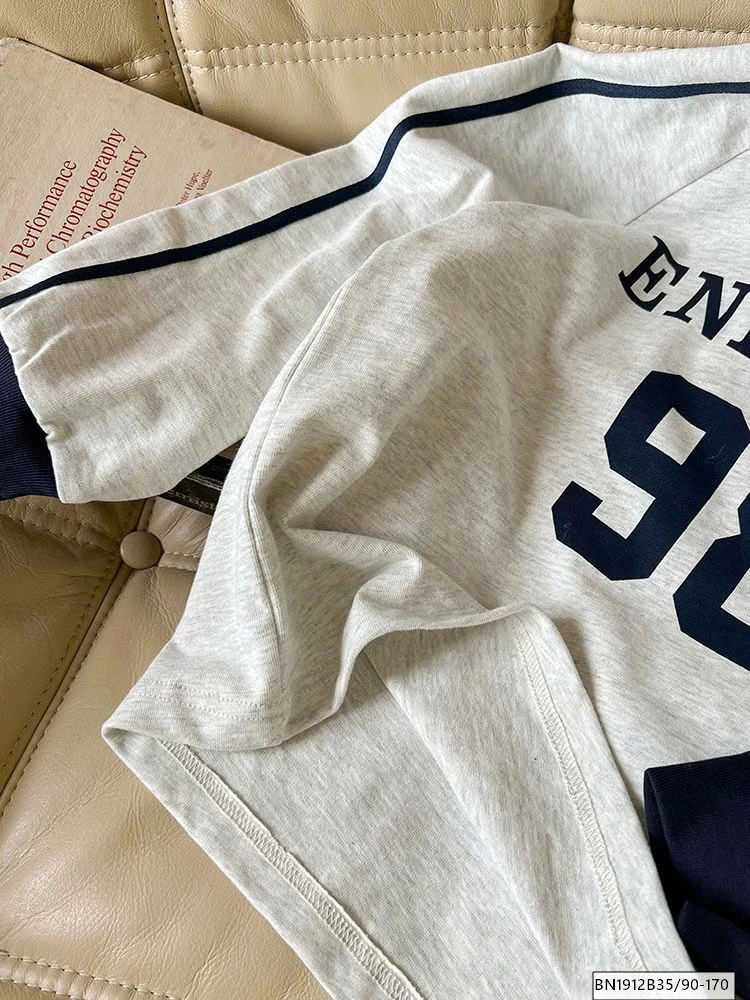 ÁO THUN SỐ 98 MÀU XÁM NHẠT AMBB  24Y017