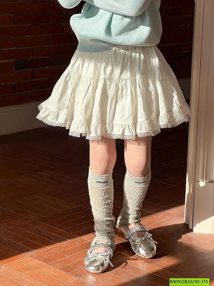 CHÂN VÁY VIỀN REN AMBBKIDS 25A001