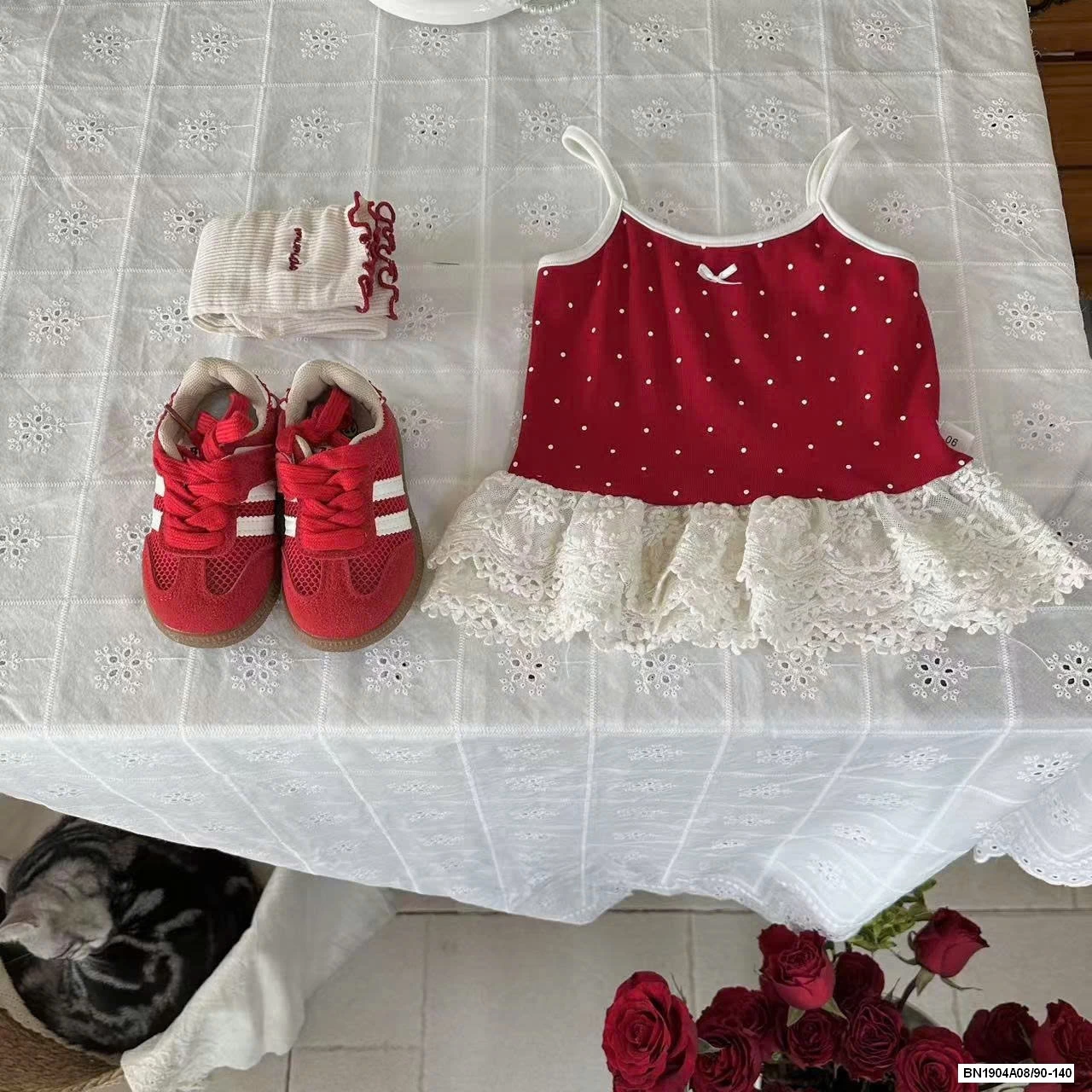 ÁO 2 DÂY CHẤM BI VIỀN REN