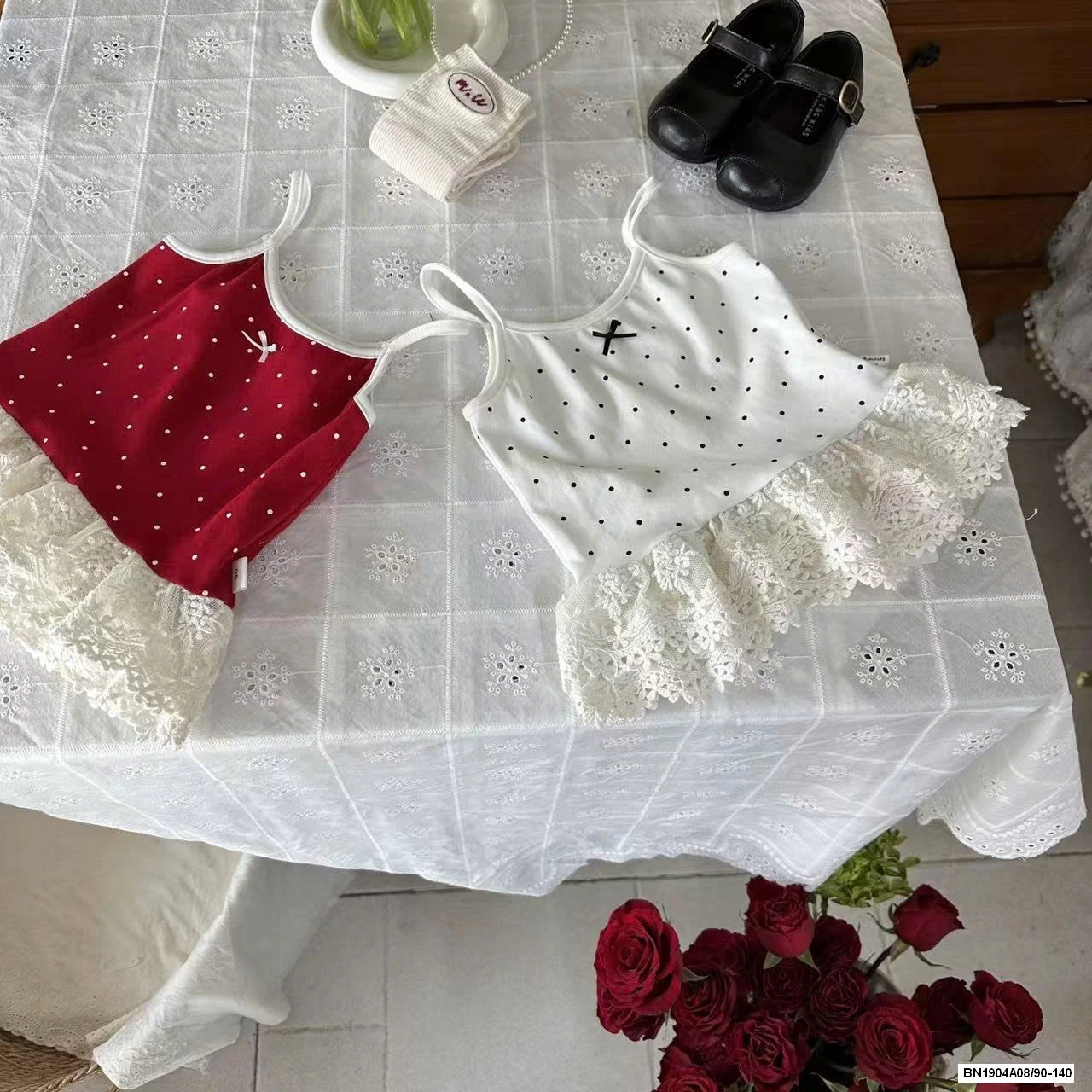 ÁO 2 DÂY CHẤM BI VIỀN REN