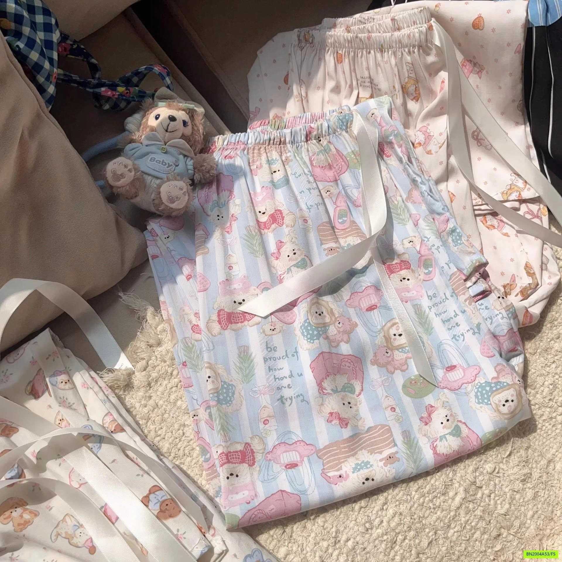 QUẦN LANH ĐŨI SUÔNG HỌA TIẾT KUTE