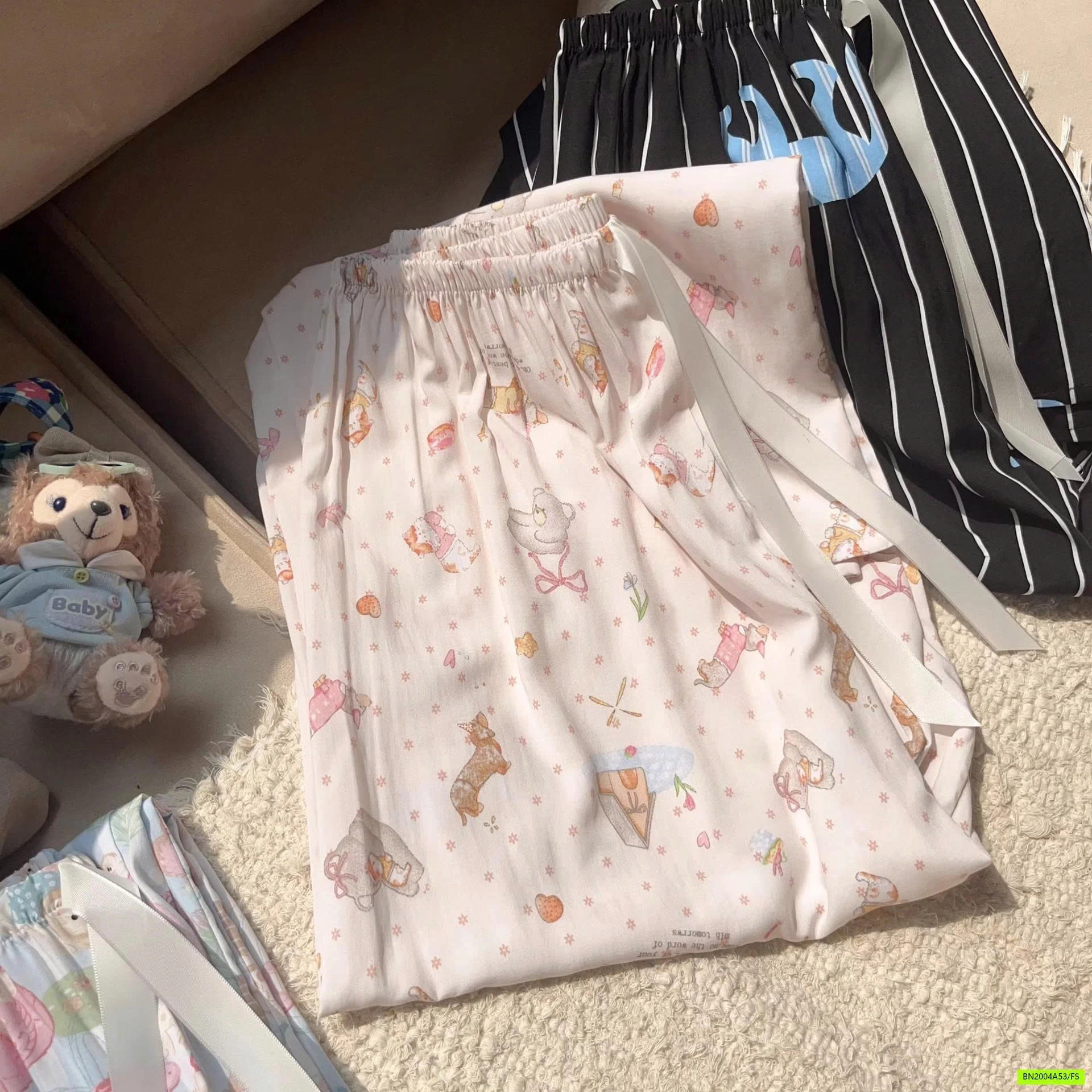 QUẦN LANH ĐŨI SUÔNG HỌA TIẾT KUTE