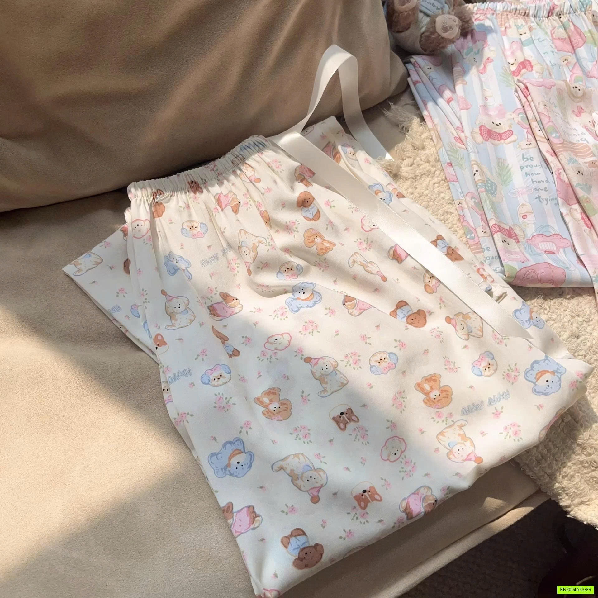 QUẦN LANH ĐŨI SUÔNG HỌA TIẾT KUTE