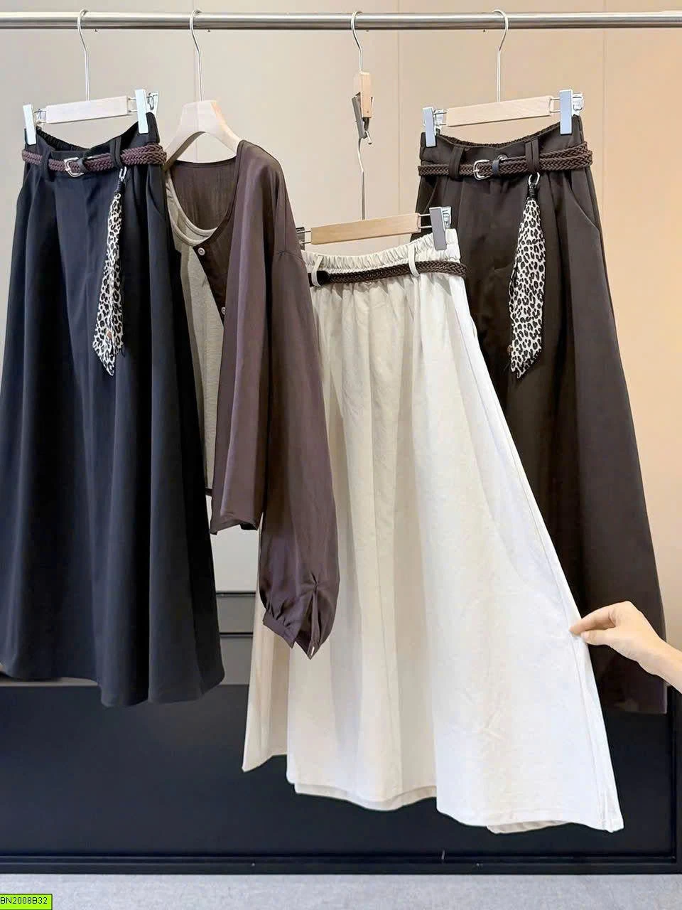 CHÂN VÁY CÔNG SỞ ANNA