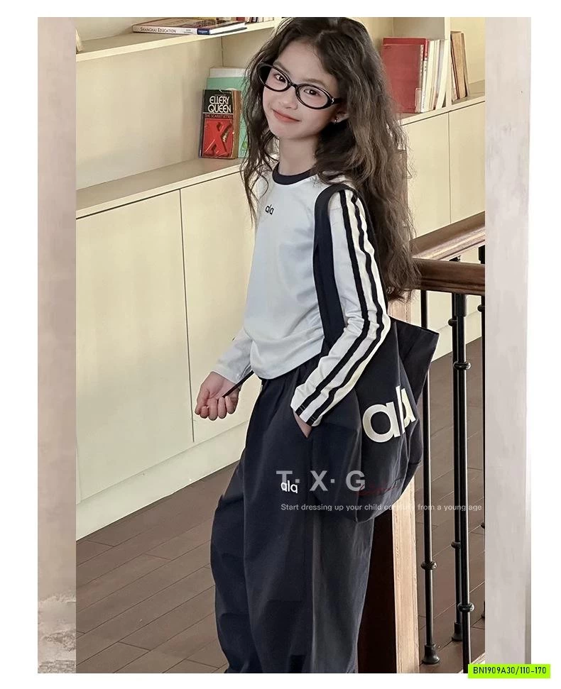 ÁO RÚT EO SỌC VAI MIX QUẦN GIÓ