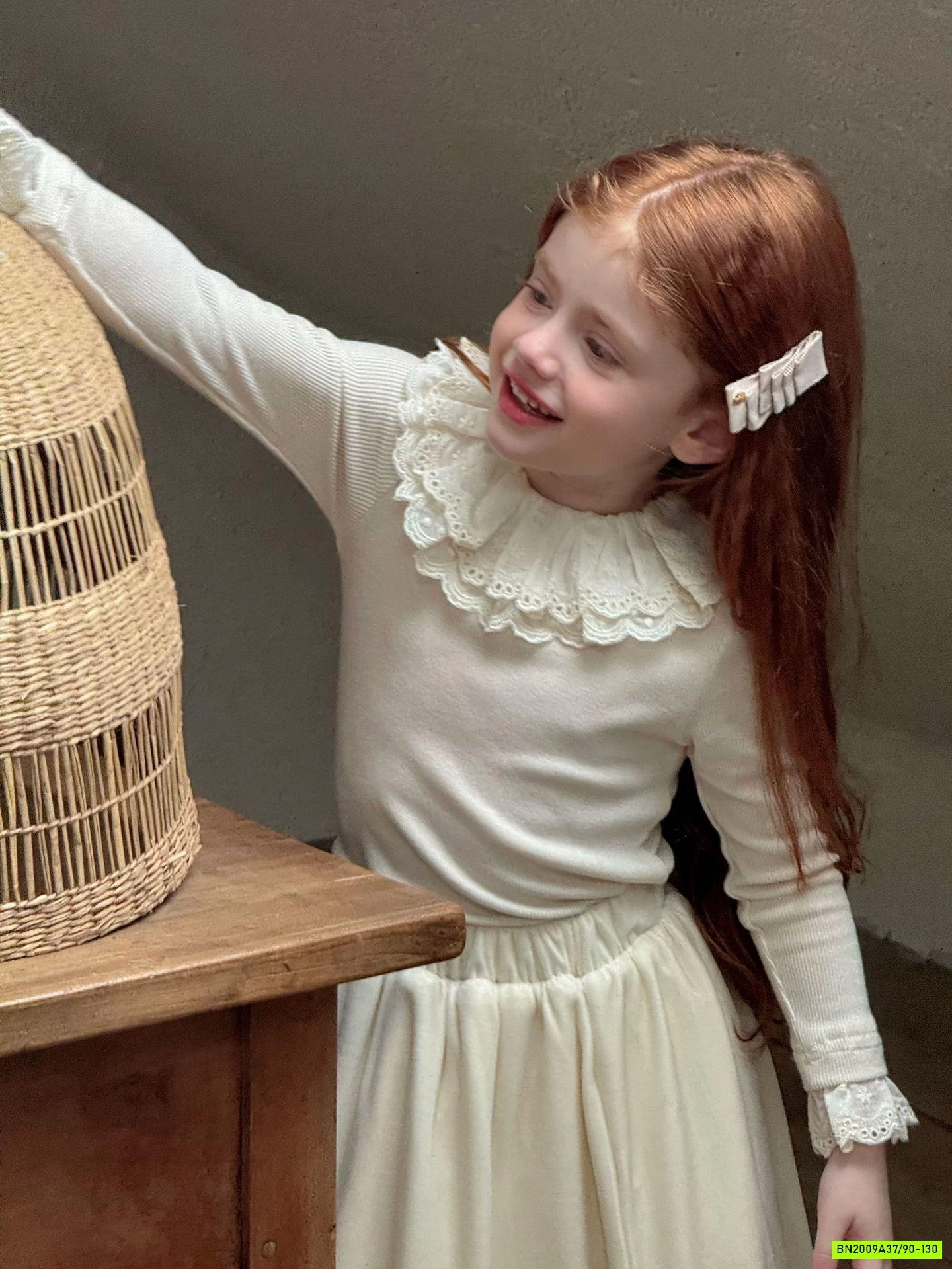 ÁO THUN CỔ BÈO REN