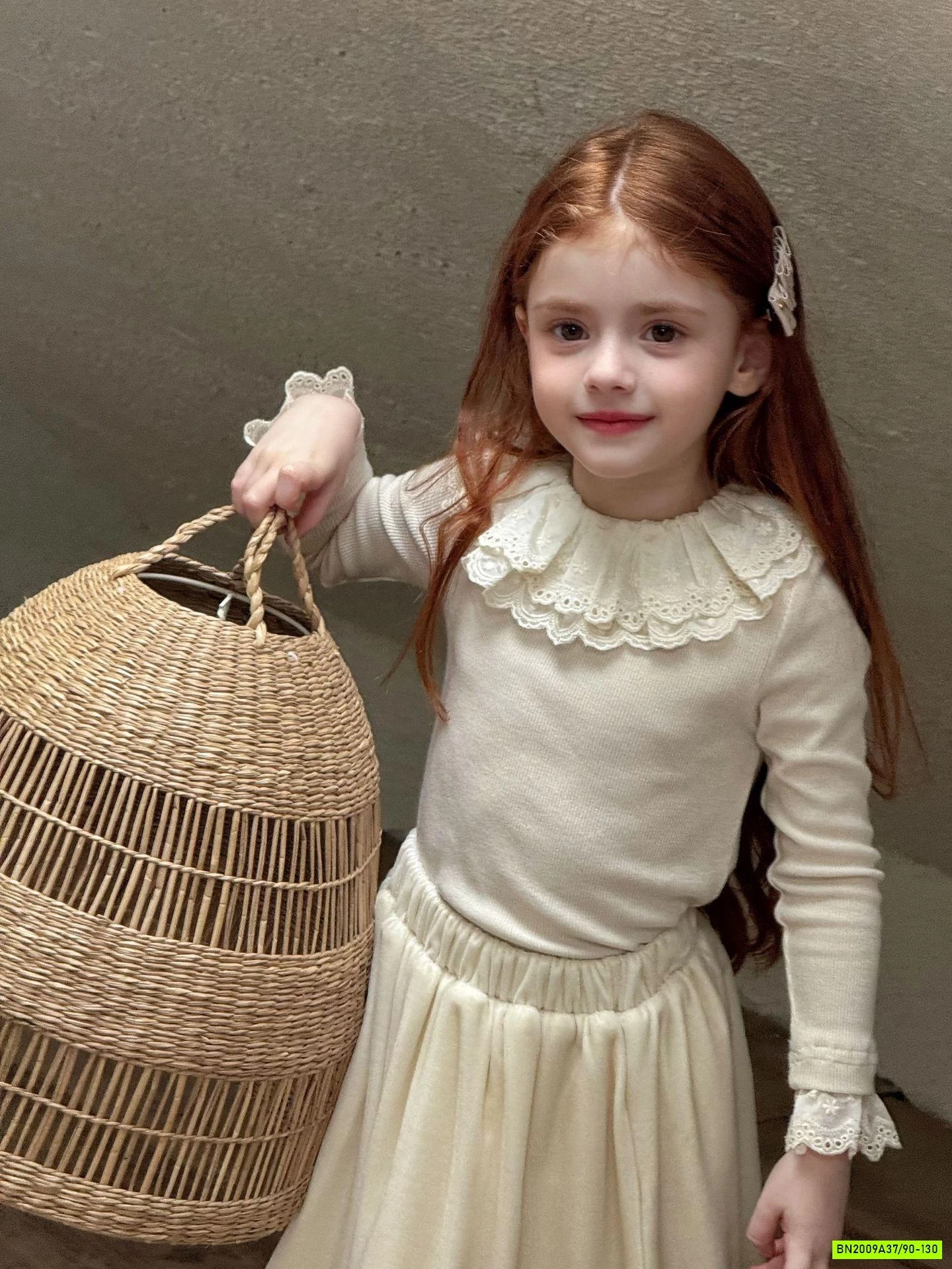 ÁO THUN CỔ BÈO REN