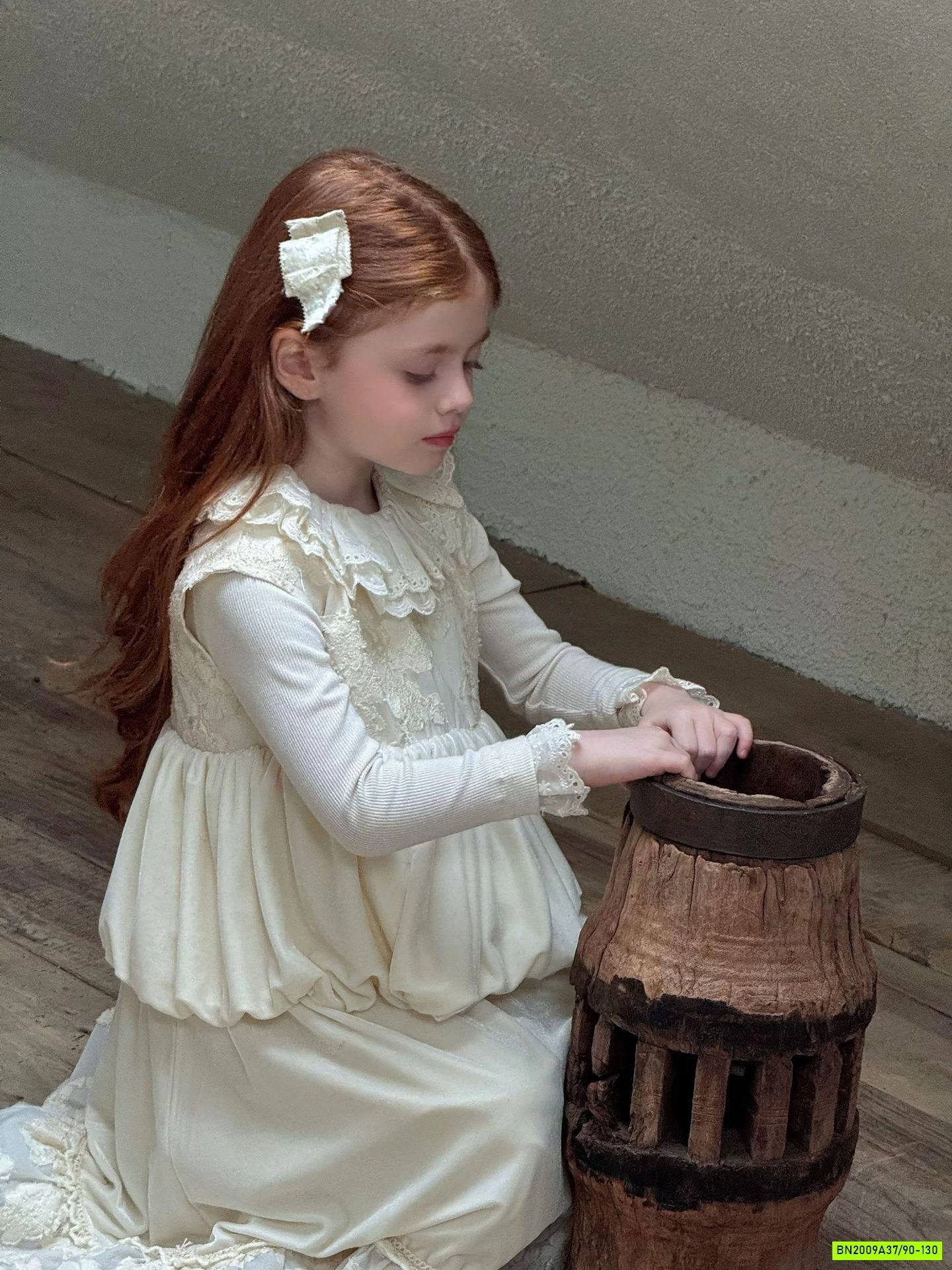 ÁO THUN CỔ BÈO REN