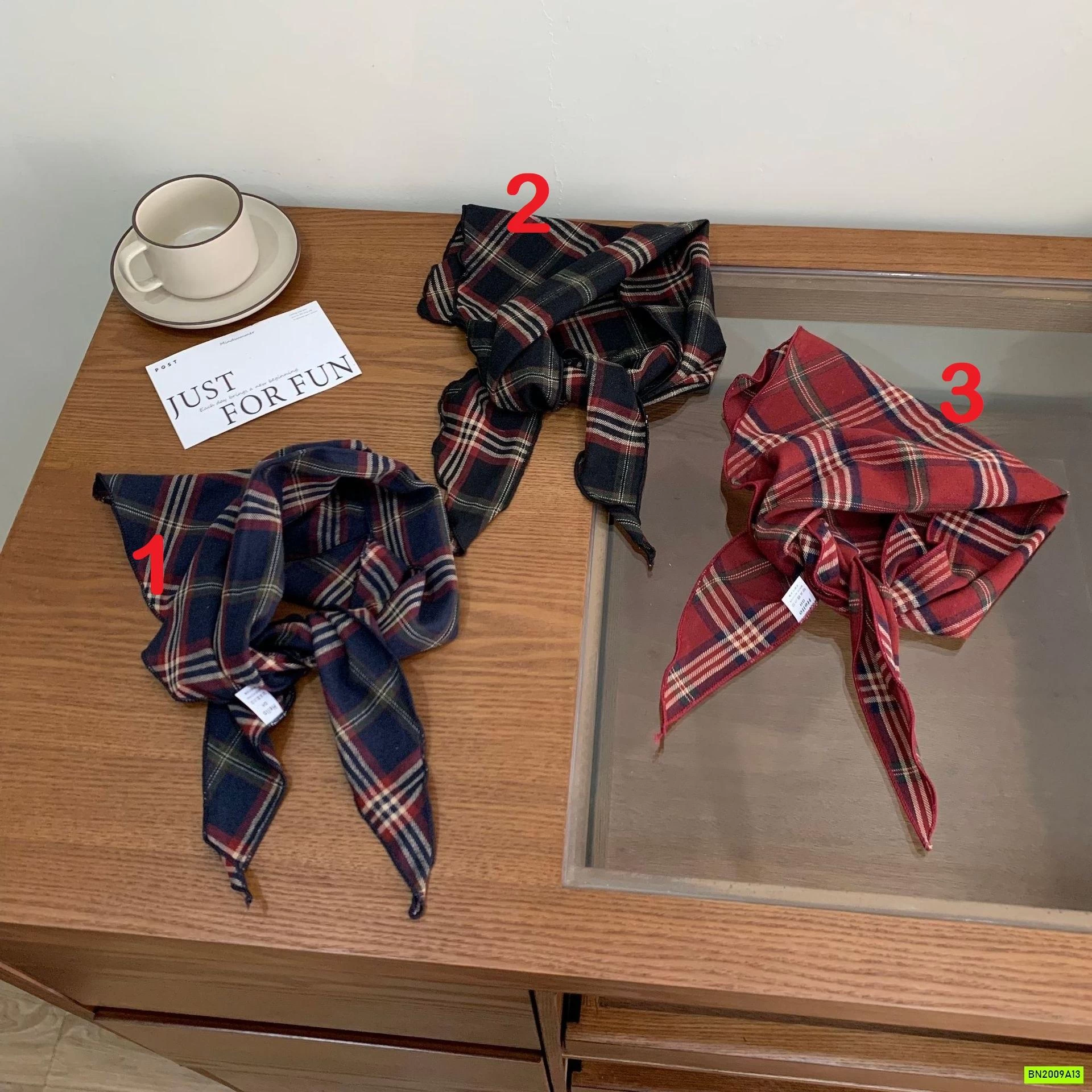 KHĂN QUÀNG CỔ CARO