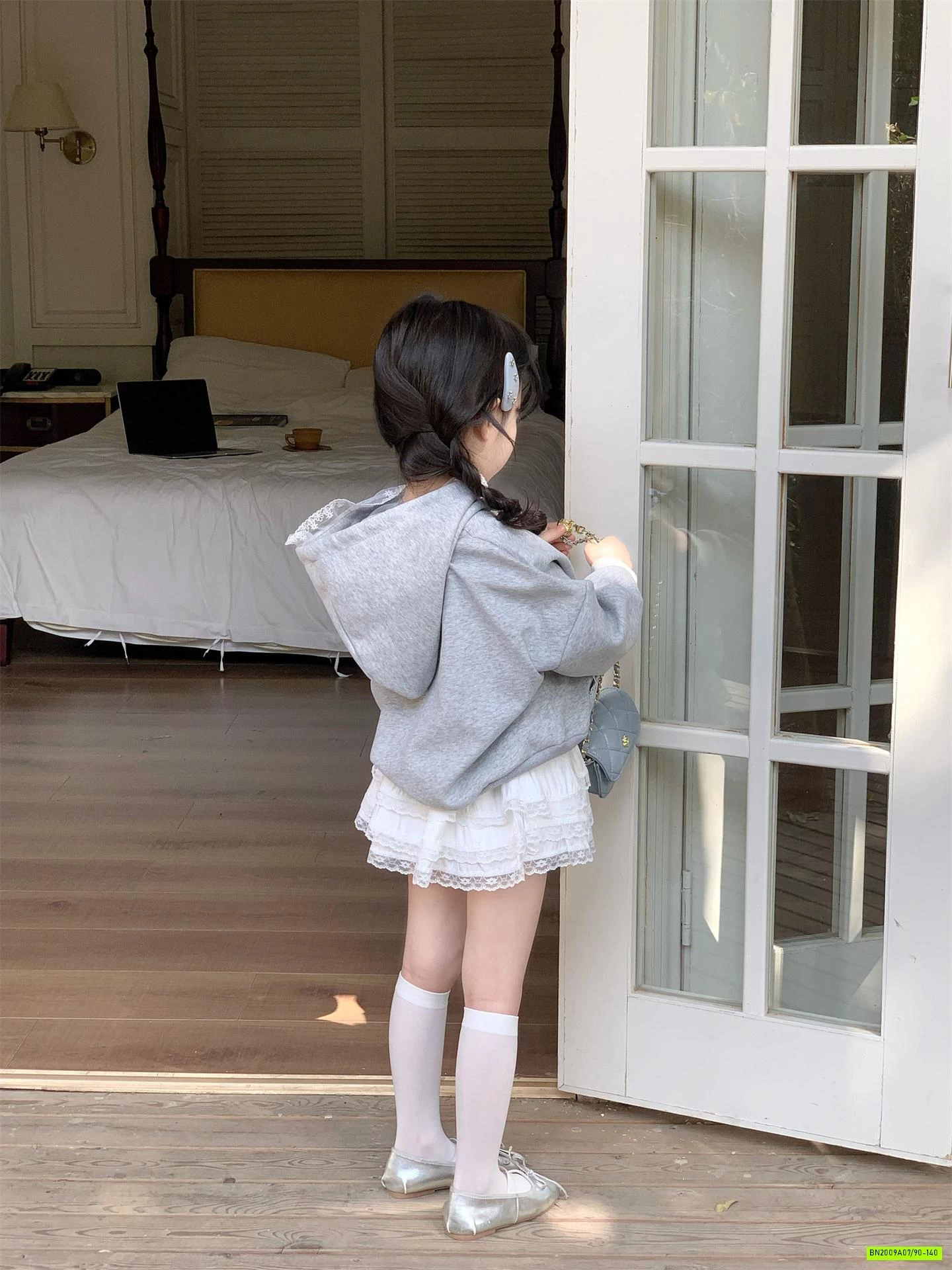 HOODIE XÁM GẮN NƠ MIX CV REN