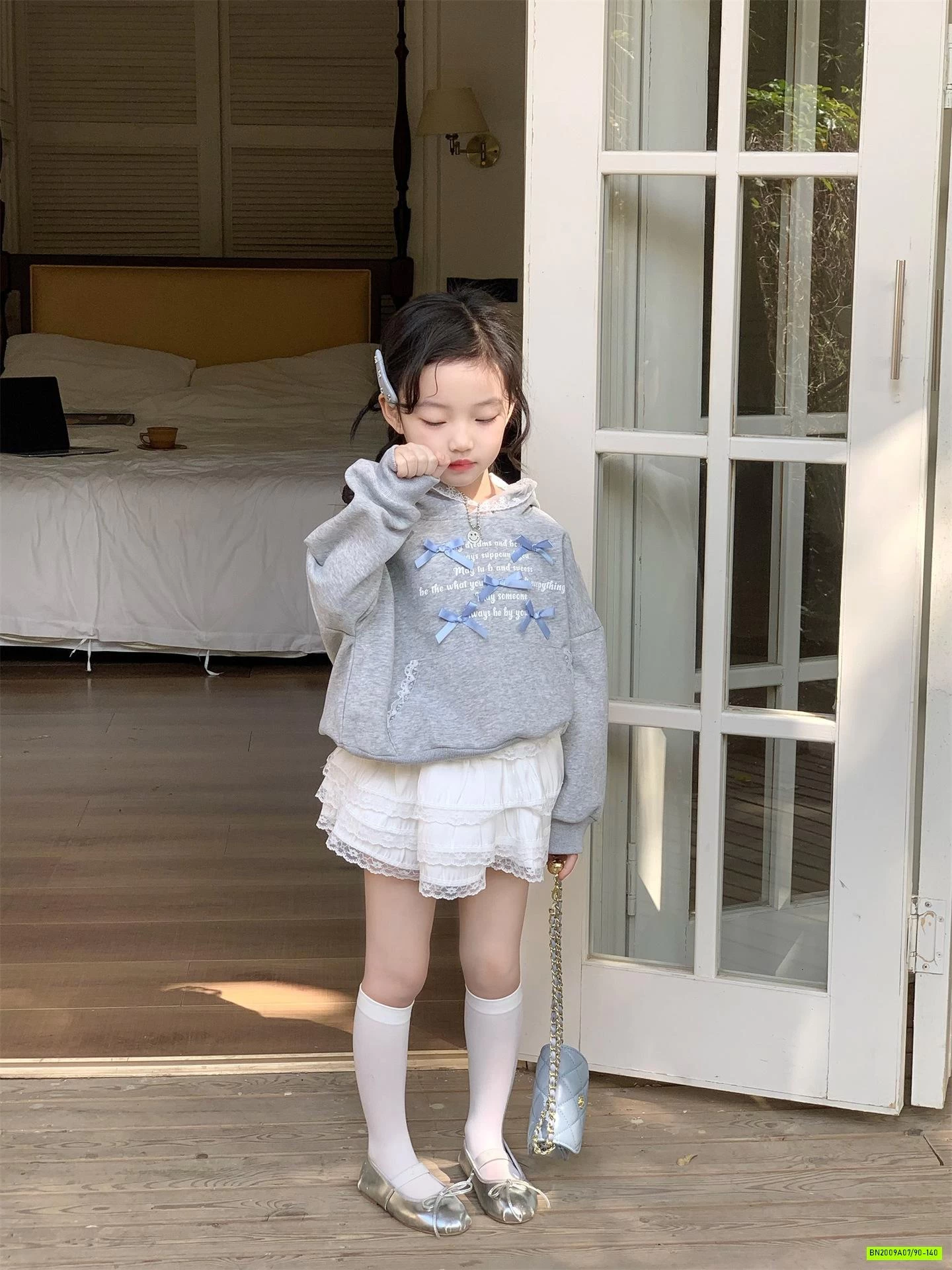 HOODIE XÁM GẮN NƠ MIX CV REN