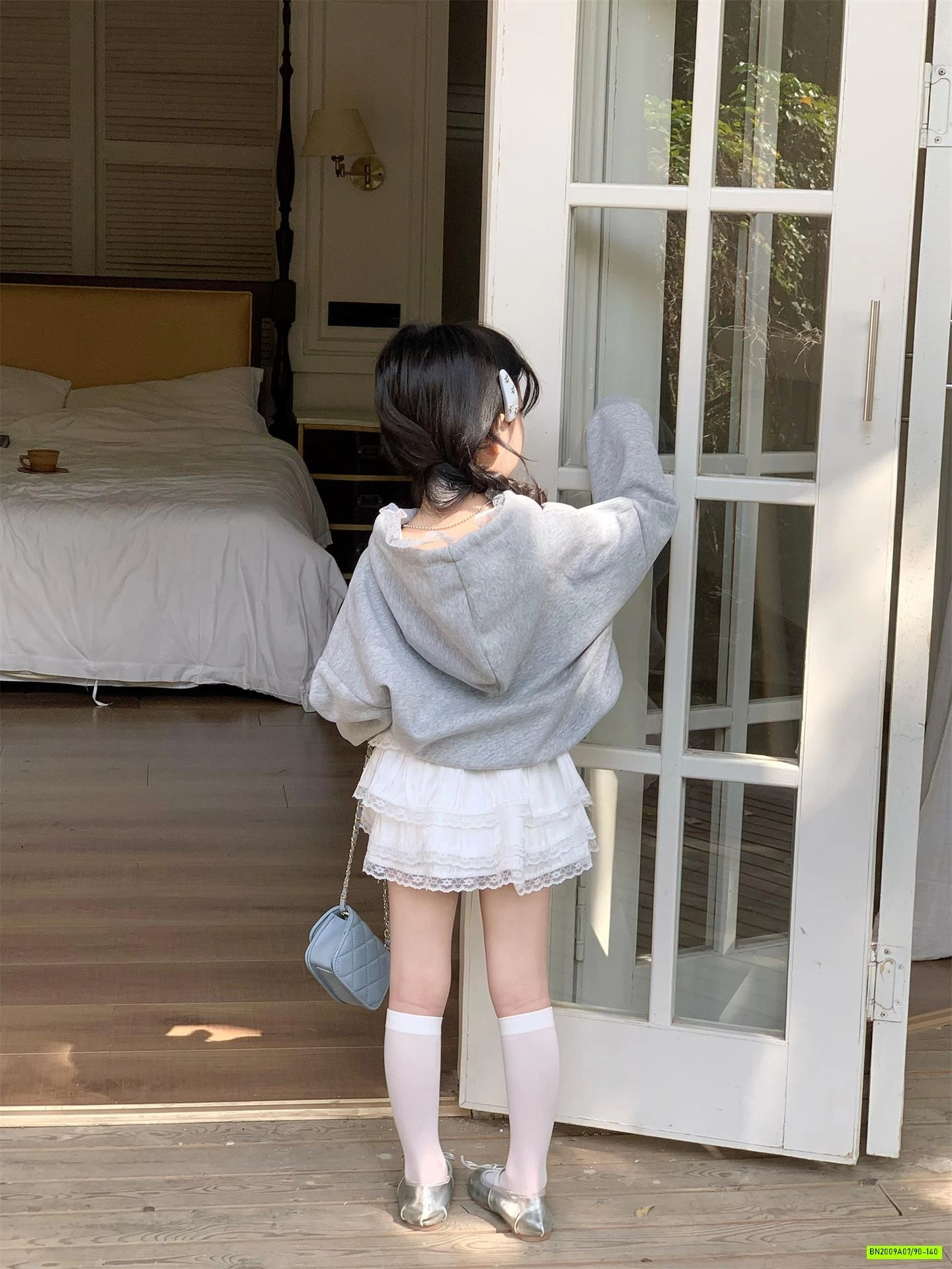 HOODIE XÁM GẮN NƠ MIX CV REN