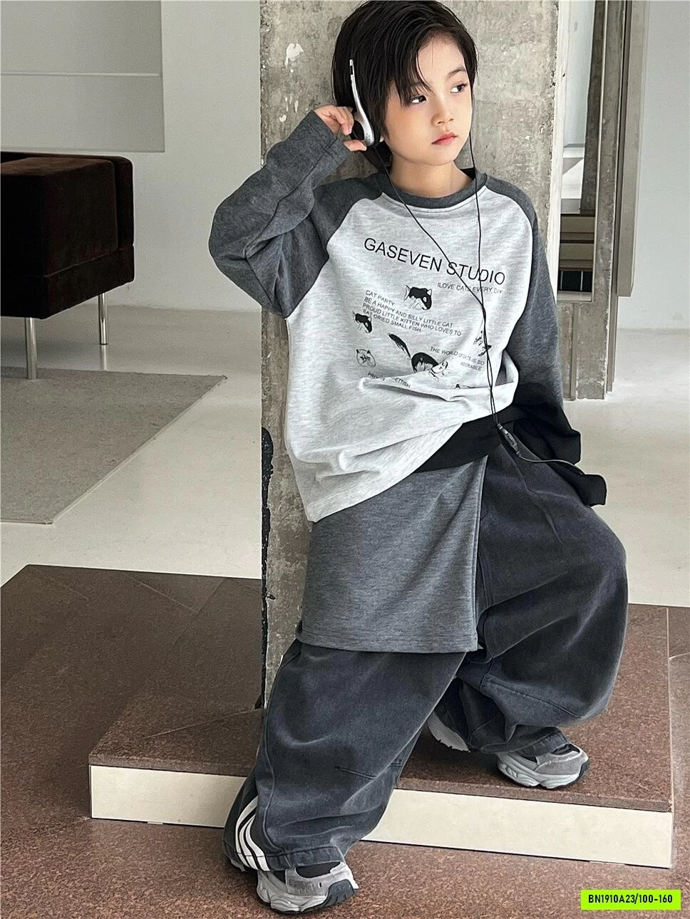 JEANS ĐEN SUÔNG SỌC BÊN
