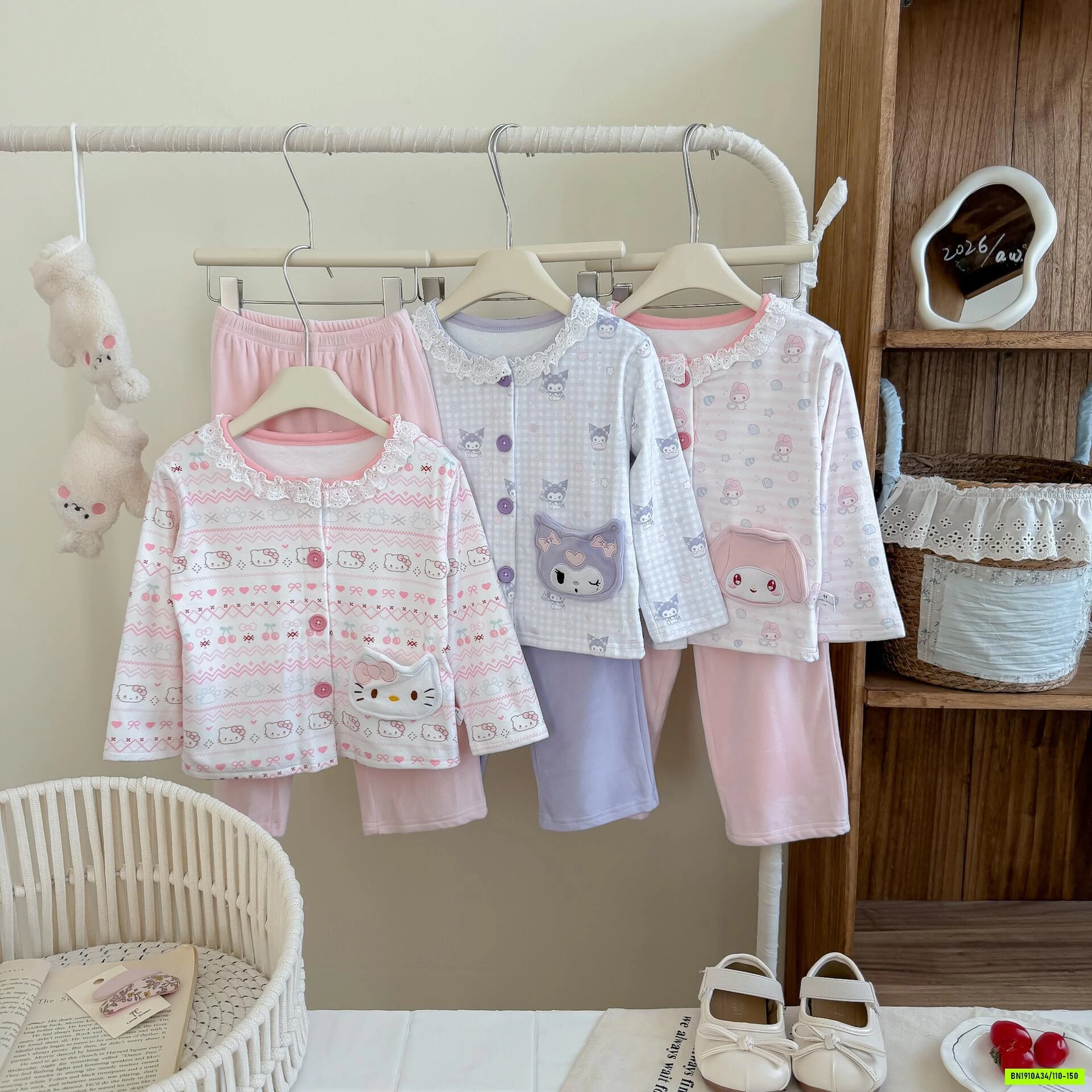 BỘ NỈ BĂNG LÔNG SANRIO CÀI CÚC