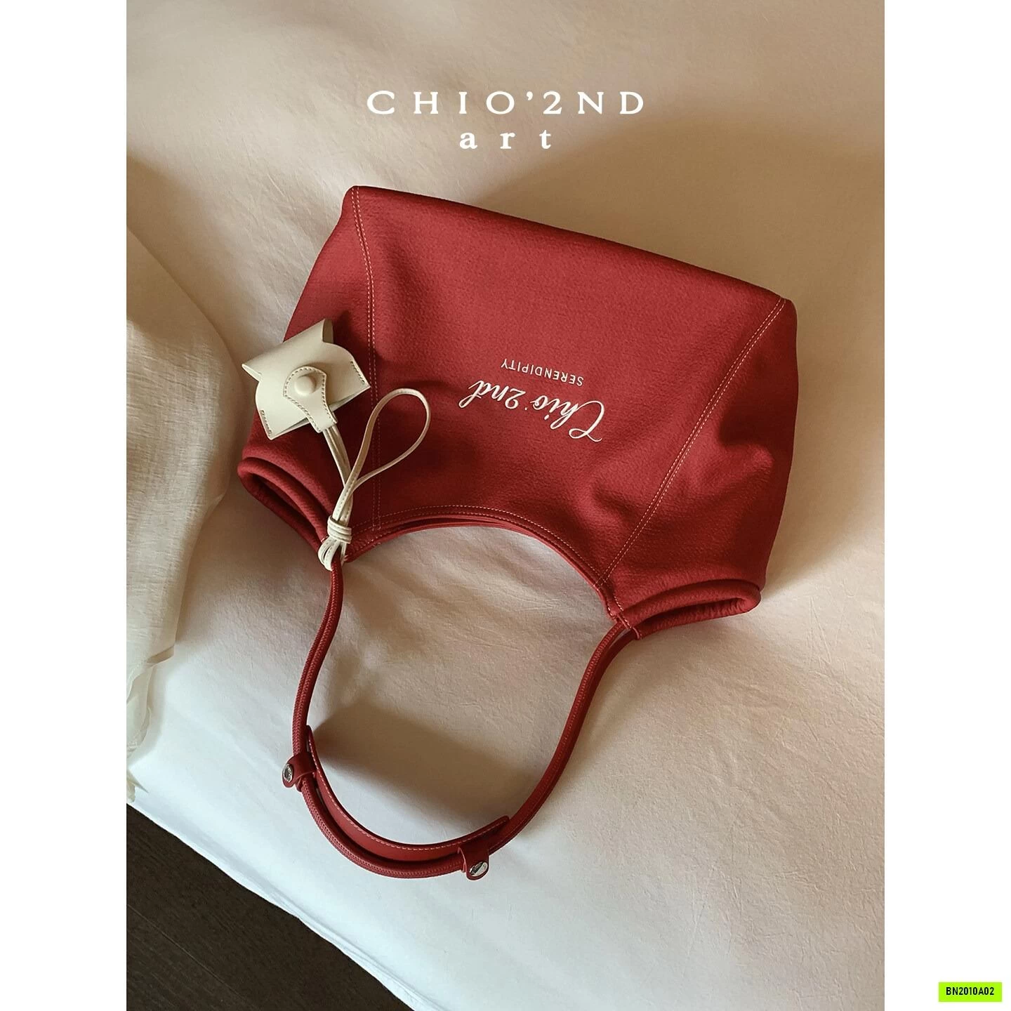 TÚI CHIO2ND ĐỎ ĐEO VAI