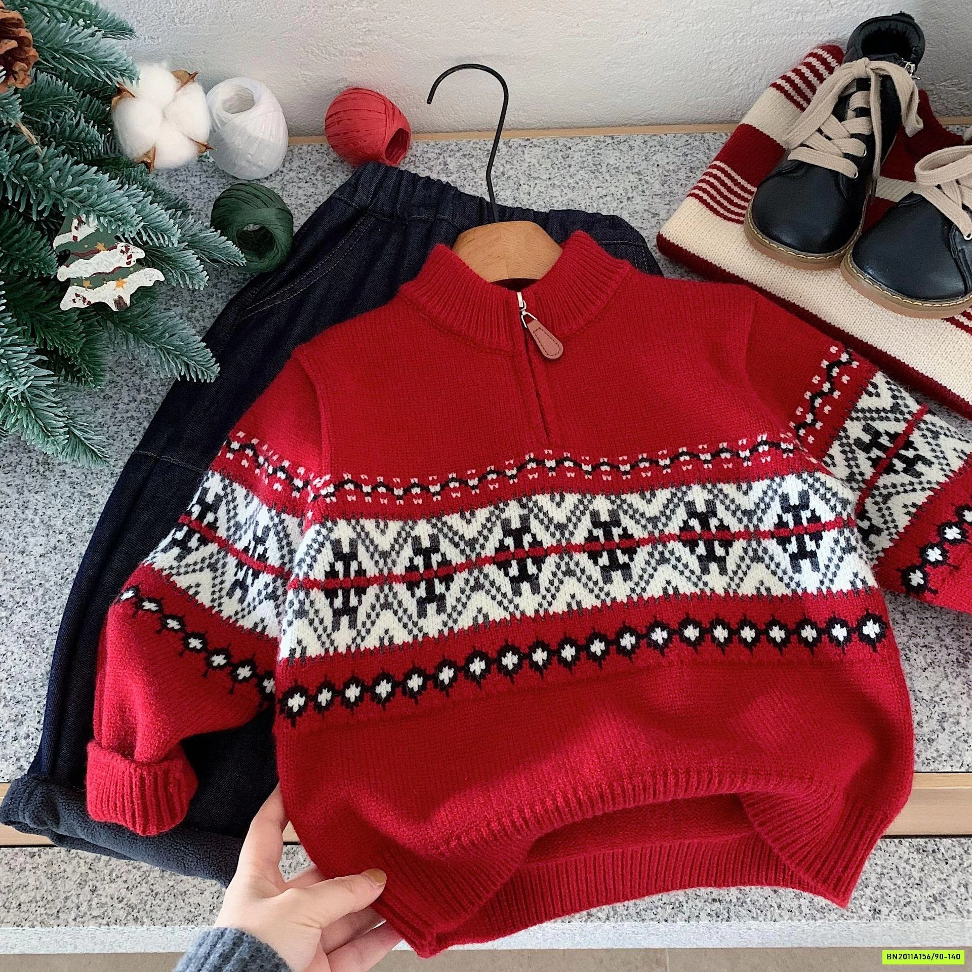 ÁO LEN ĐỎ HỌA TIẾT KHÓA CỔ