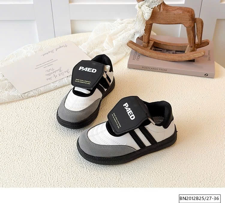 GIÀY THỂ THAO ĐẾ BẰNG LƯỠI LẬT