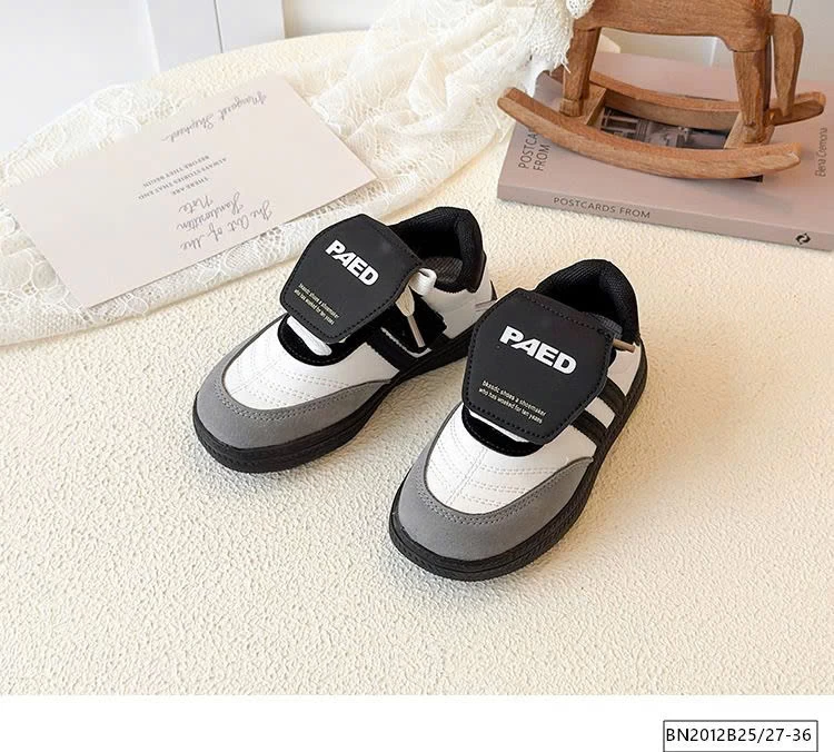 GIÀY THỂ THAO ĐẾ BẰNG LƯỠI LẬT