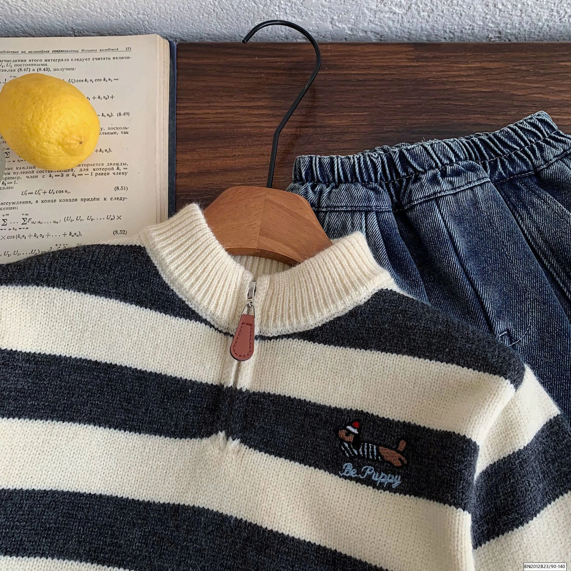 ÁO LEN CỔ KHÓA LOGO CÚN