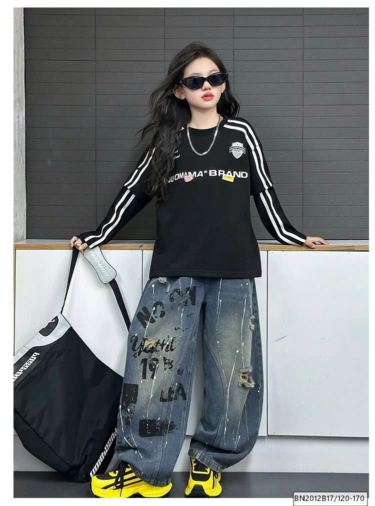 SÉT ÁO ĐEN THỂ THAO MIX QUÀN JEAN RÁCH IN CHỮ