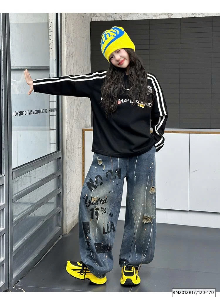 SÉT ÁO ĐEN THỂ THAO MIX QUÀN JEAN RÁCH IN CHỮ