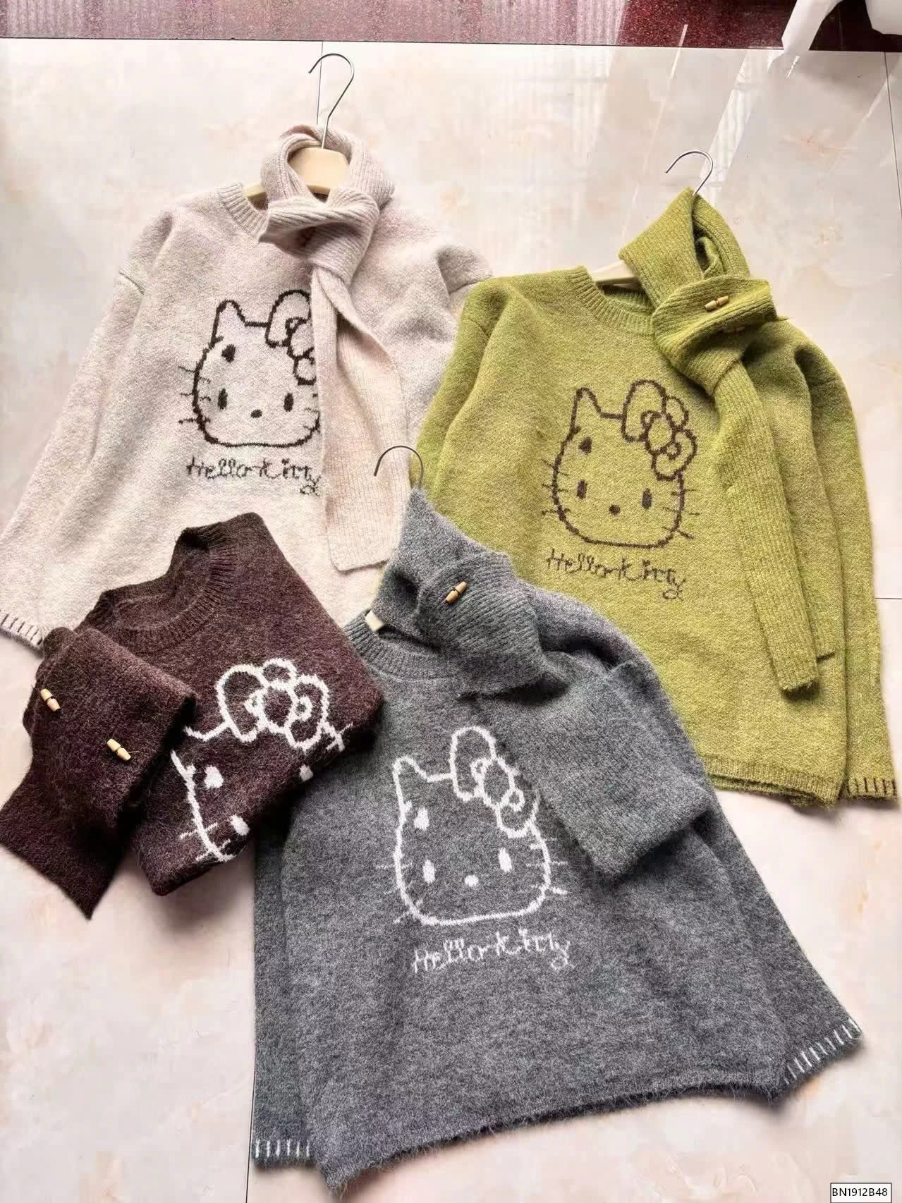 ÁO LEN KITTY KÈM KHĂN