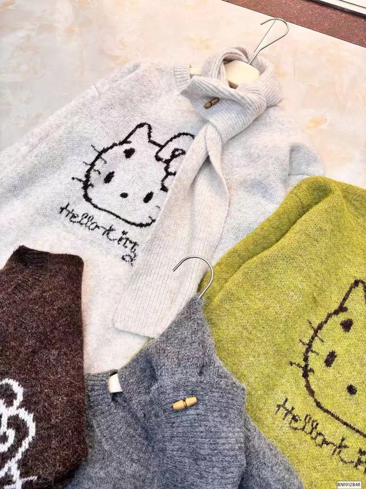 ÁO LEN KITTY KÈM KHĂN