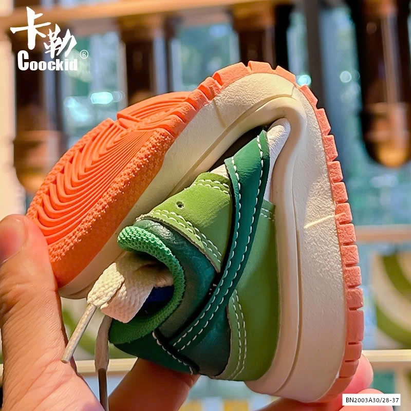 GIÀY THỂ THAO CHÂN 2 MÀU