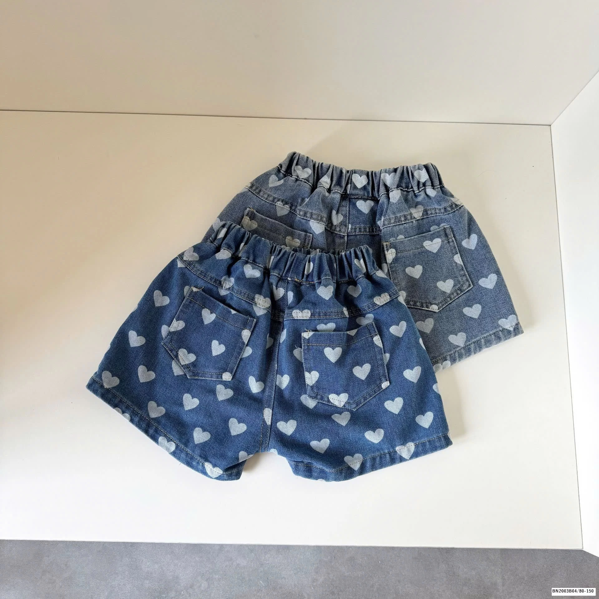 QUẦN SHORT JEAN HỌA TIẾT TRÁI TIM