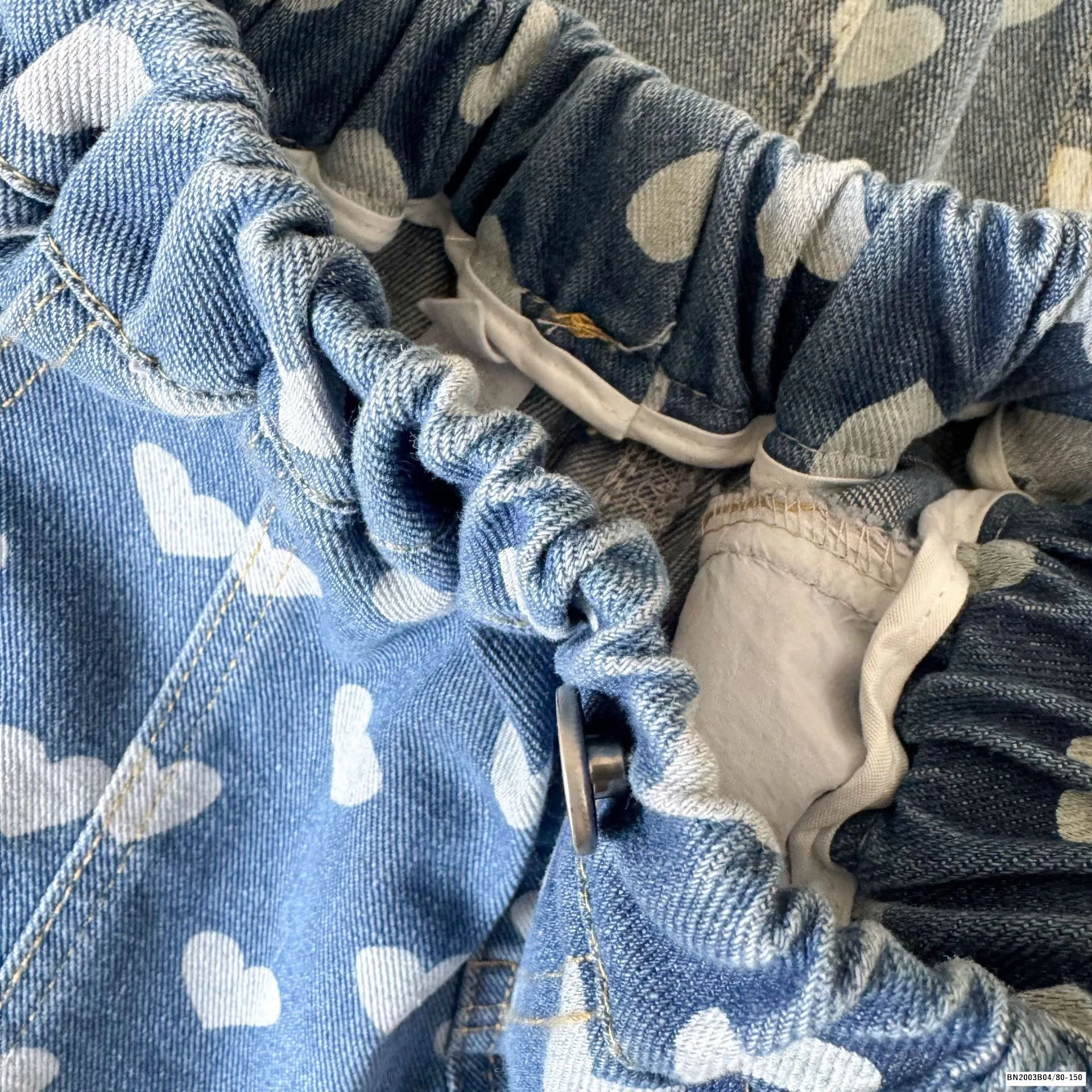 QUẦN SHORT JEAN HỌA TIẾT TRÁI TIM