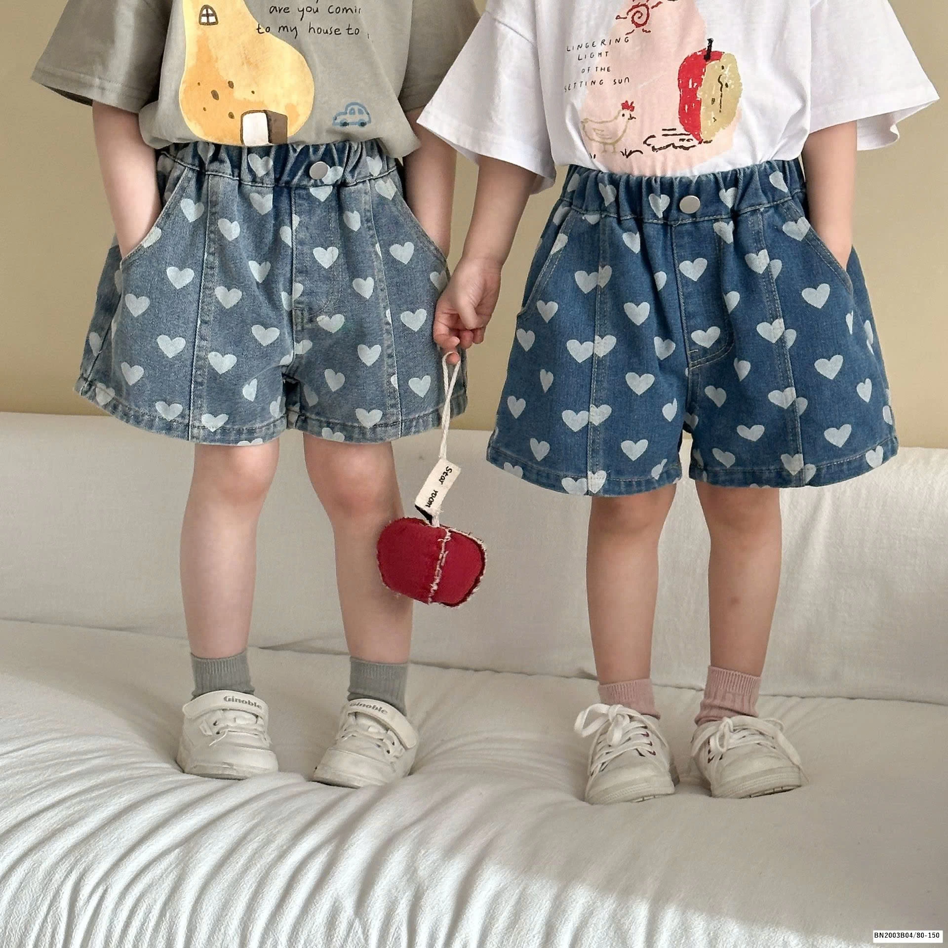 QUẦN SHORT JEAN HỌA TIẾT TRÁI TIM