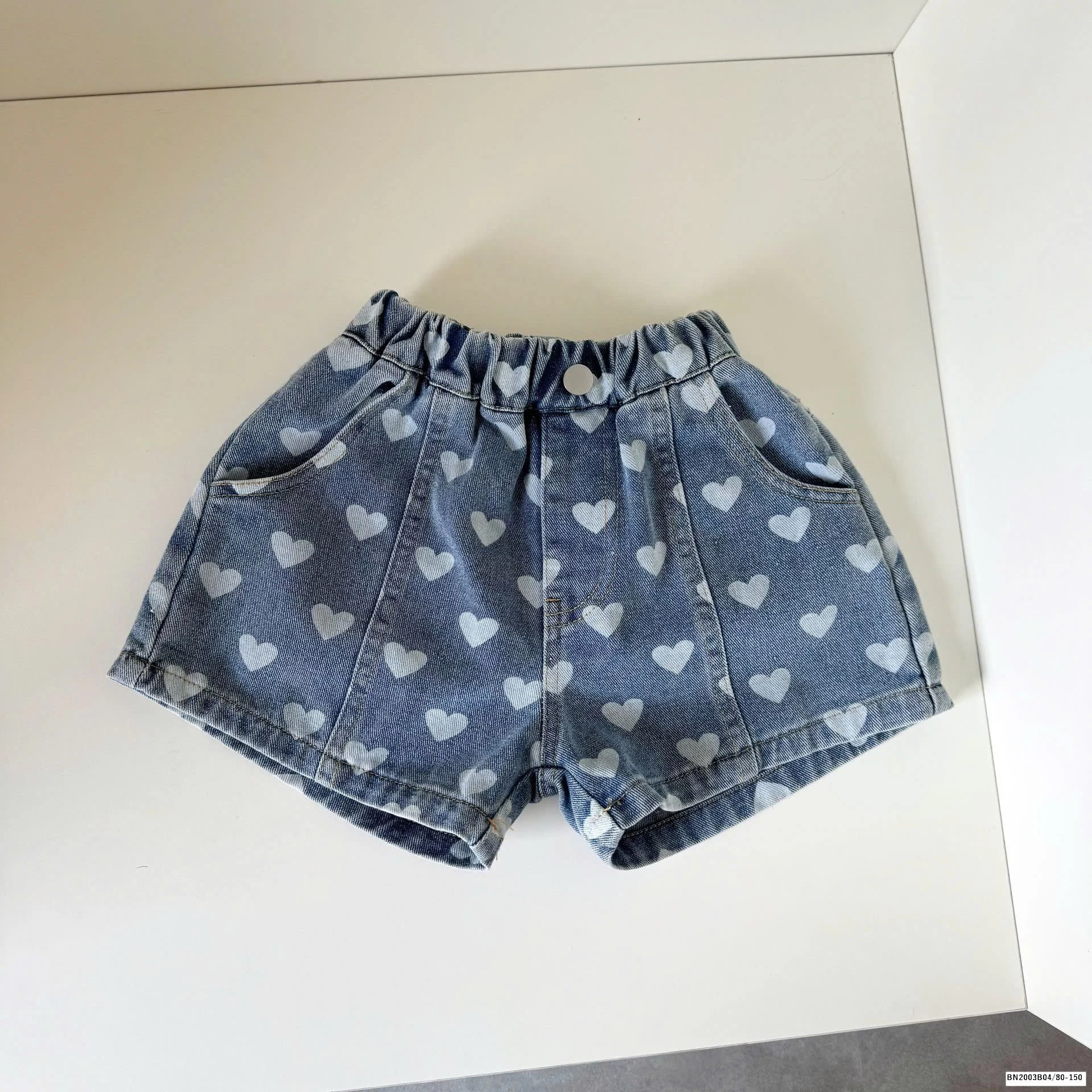 QUẦN SHORT JEAN HỌA TIẾT TRÁI TIM