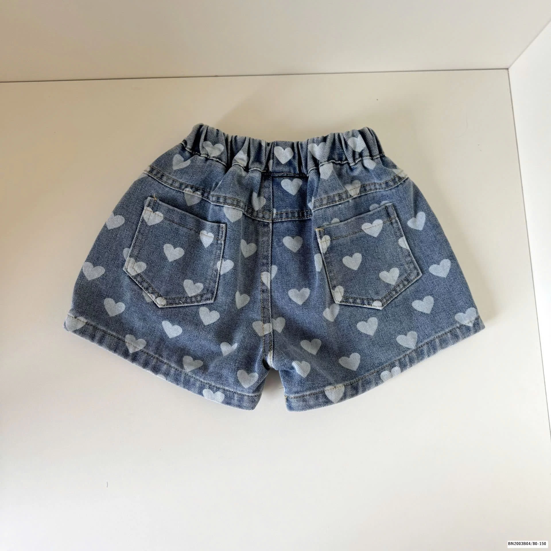 QUẦN SHORT JEAN HỌA TIẾT TRÁI TIM