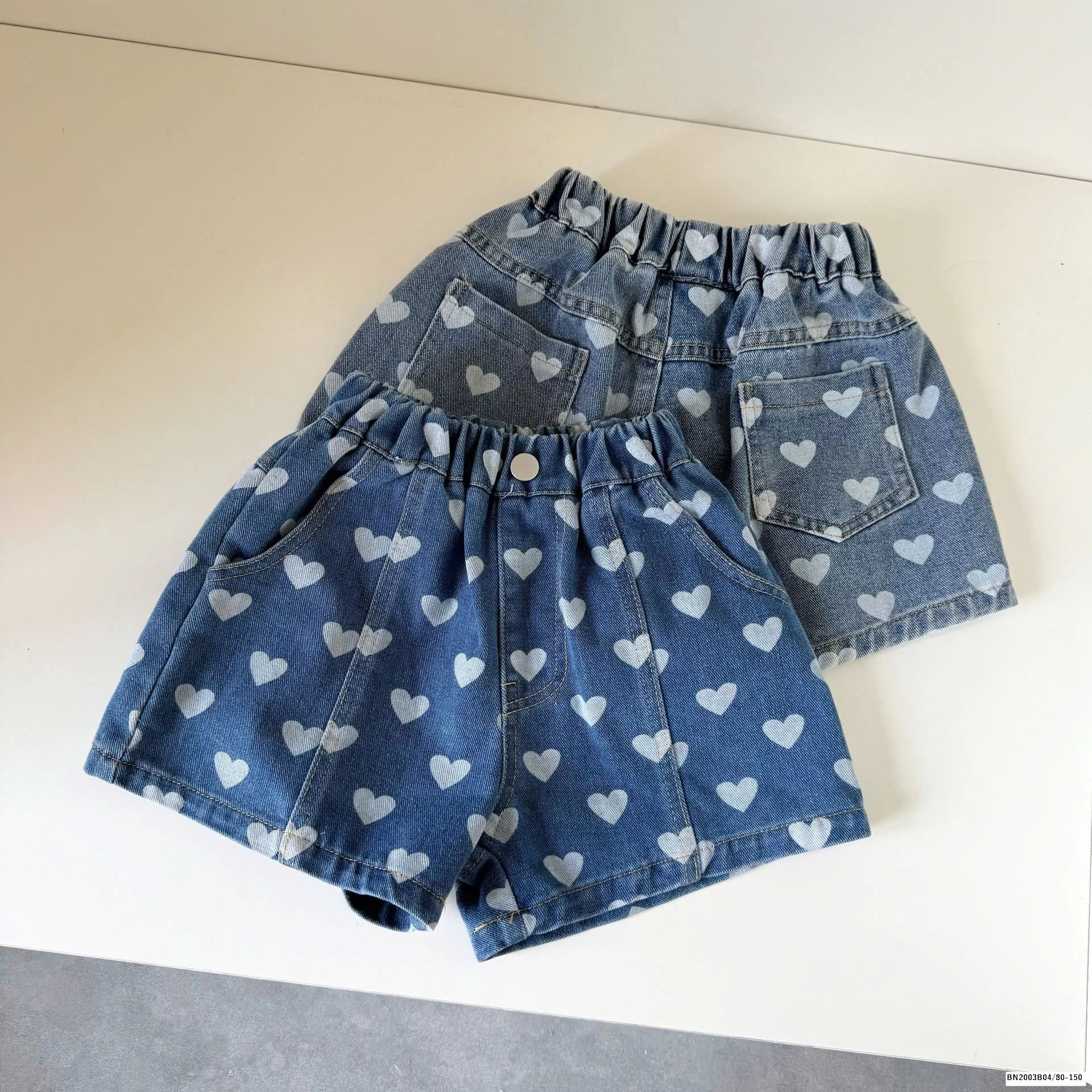 QUẦN SHORT JEAN HỌA TIẾT TRÁI TIM