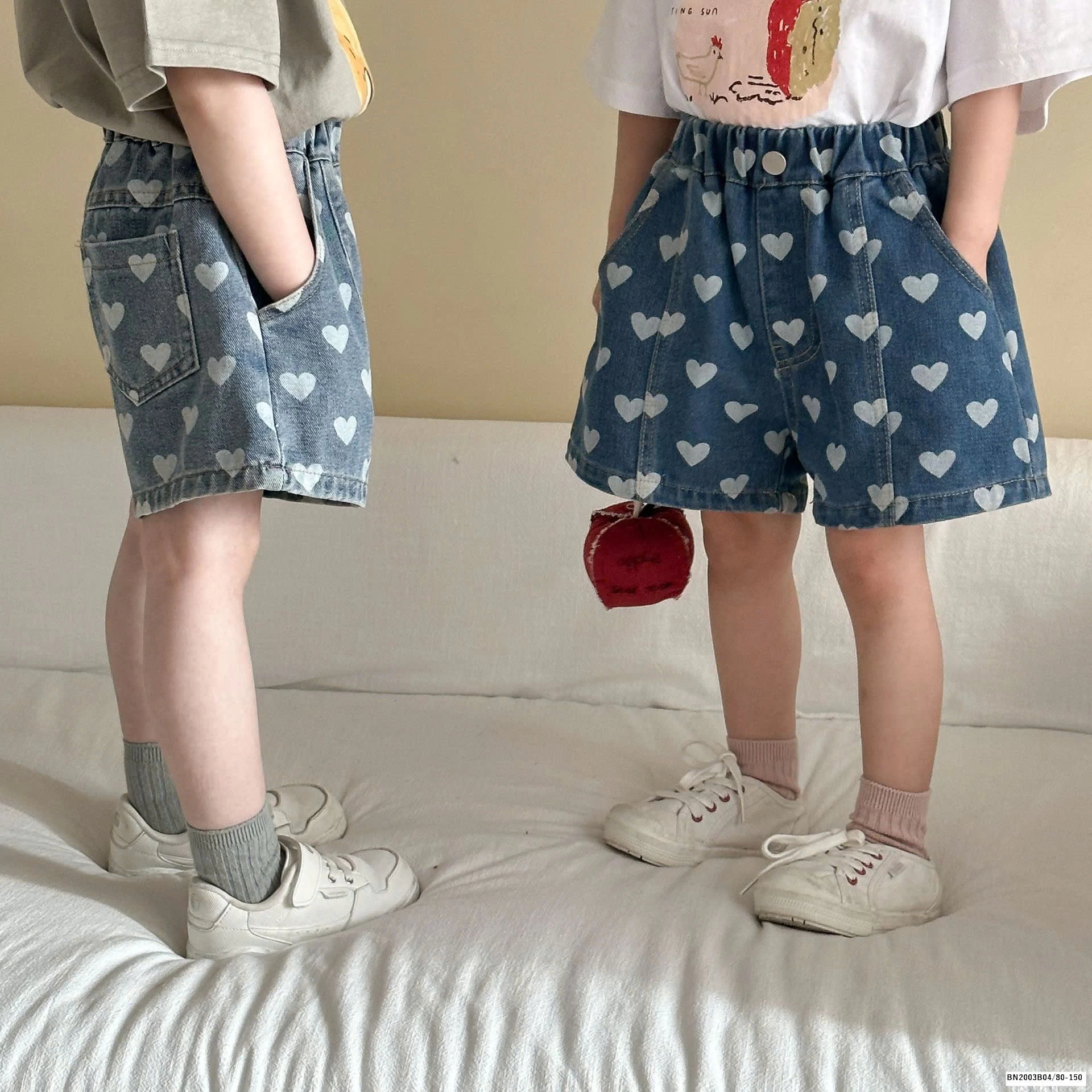 QUẦN SHORT JEAN HỌA TIẾT TRÁI TIM