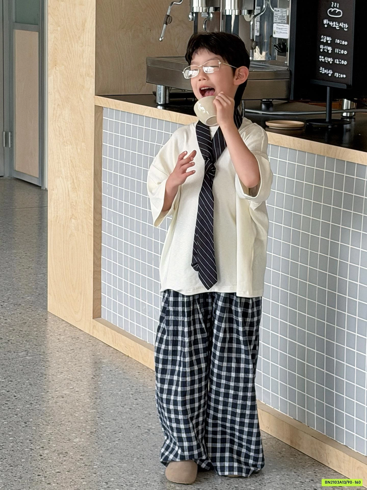 ÁO THUN LOGO NGỰC