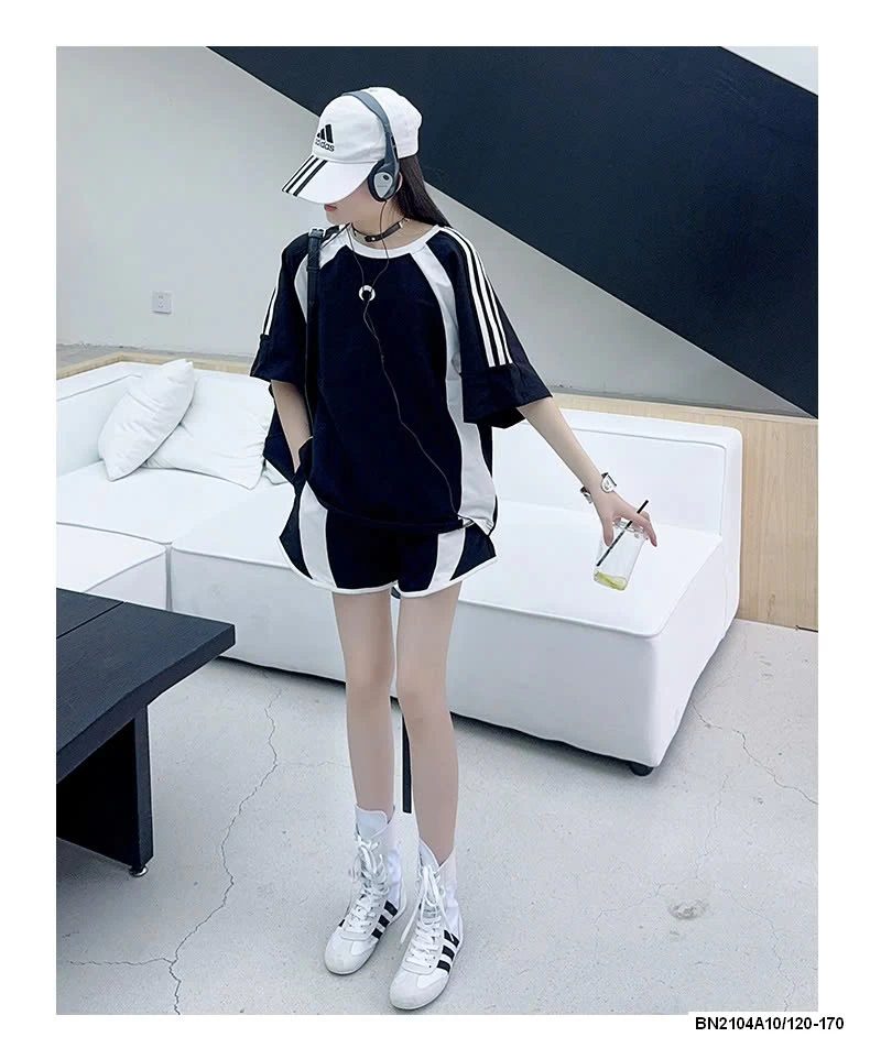 SÉT THỂ THAO ĐEN PHỐI SỌC TRẮNG