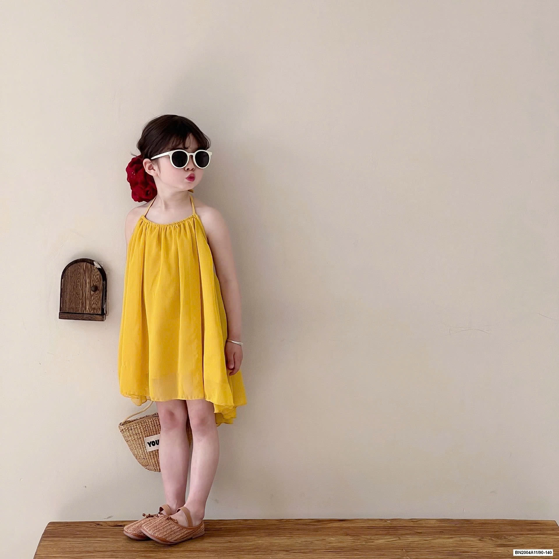 ĐẦM VOAN VÀNG CỔ YẾM