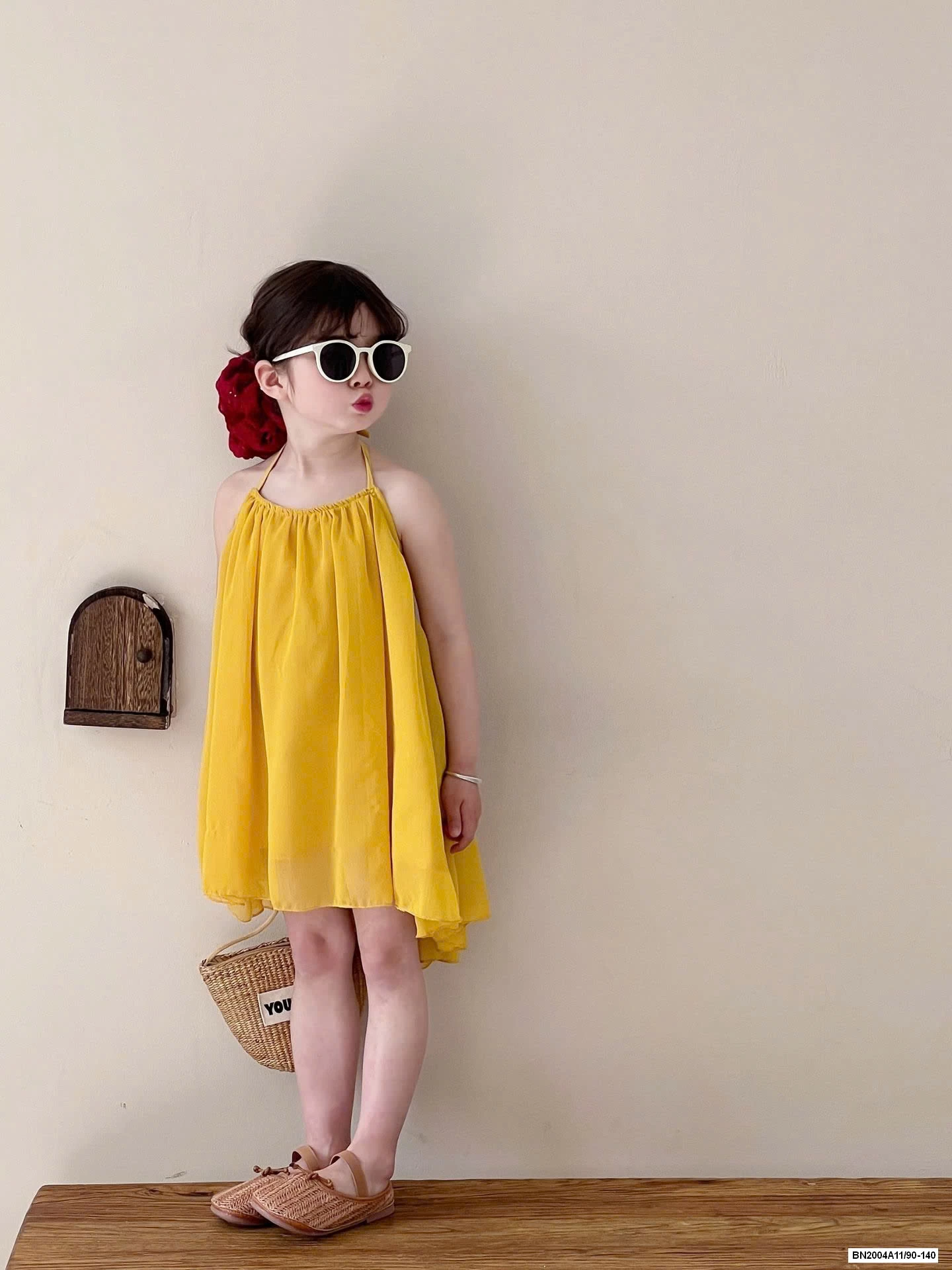 ĐẦM VOAN VÀNG CỔ YẾM